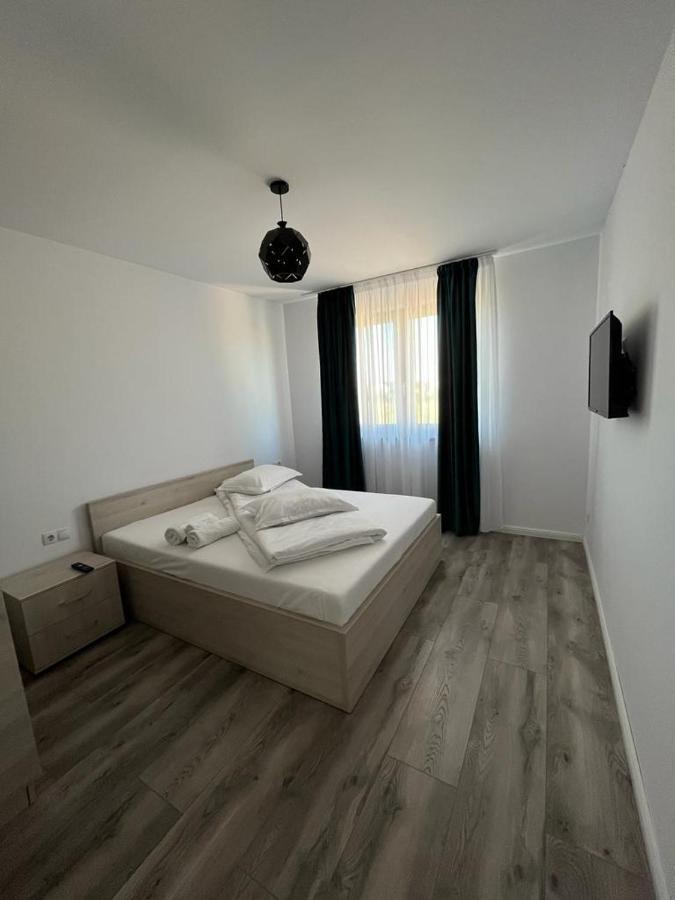 Cameră Deluxe (2 adulți + 1 copil)