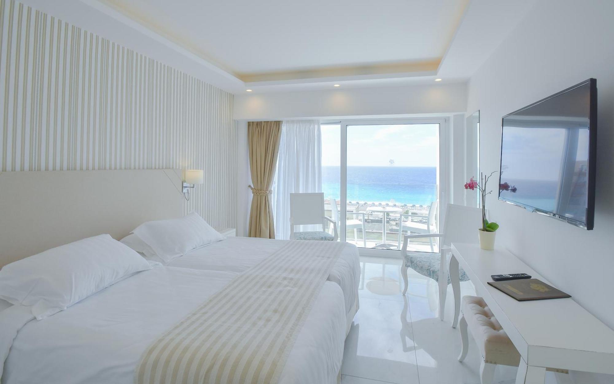 Double or Twin Room Sea View