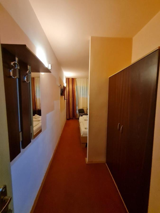 Cameră twin standard, cu vedere la munte