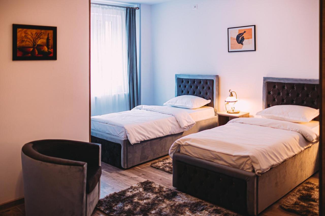 Twin Room,1480322222:JPEG