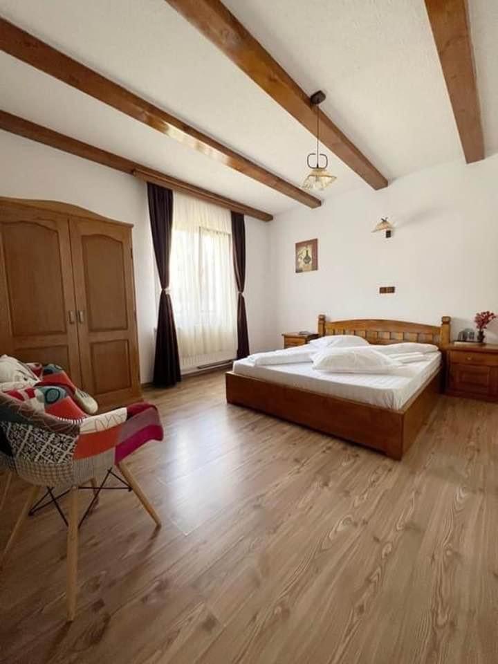 Cameră dublă cu baie privată