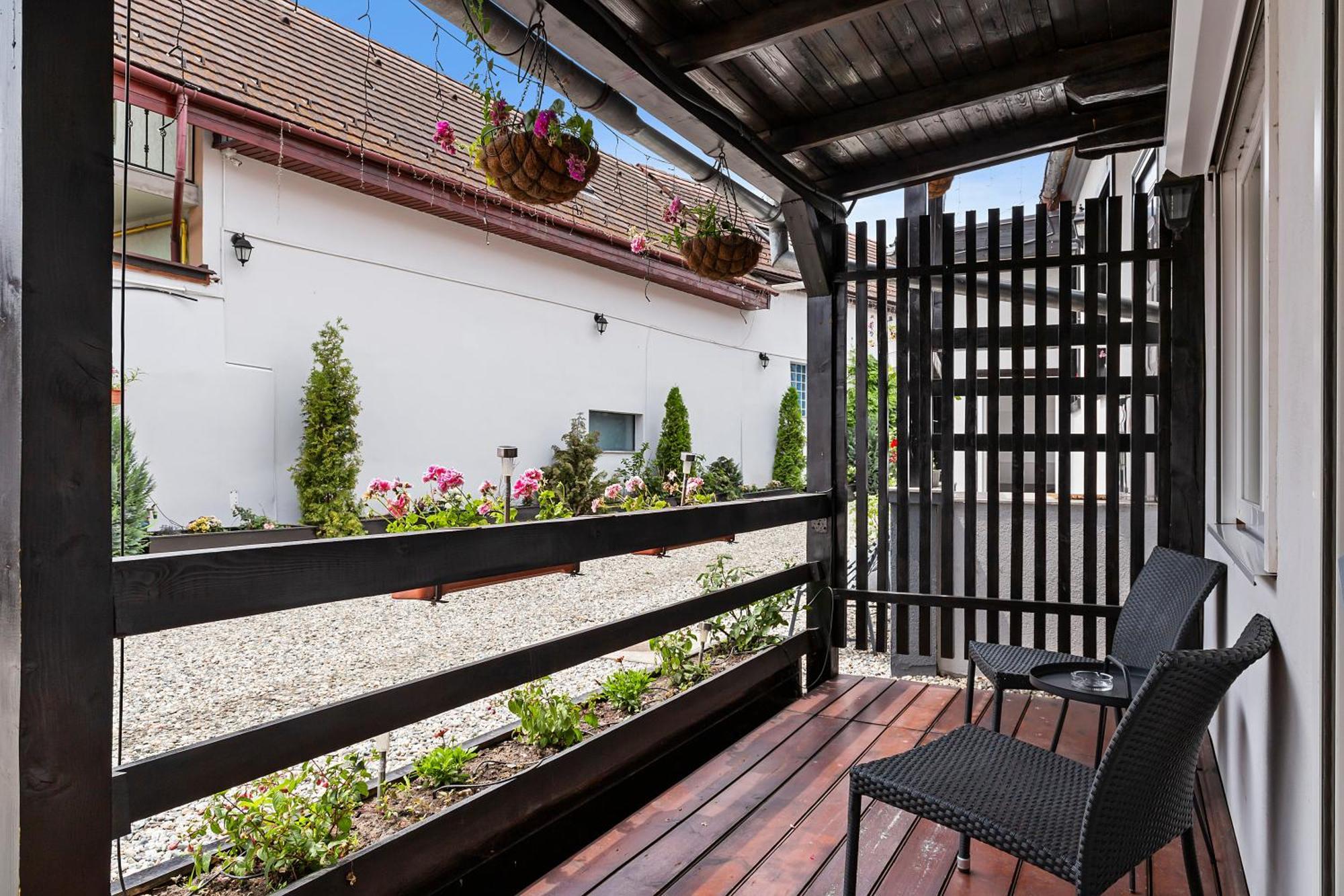 Cameră dublă cu patio