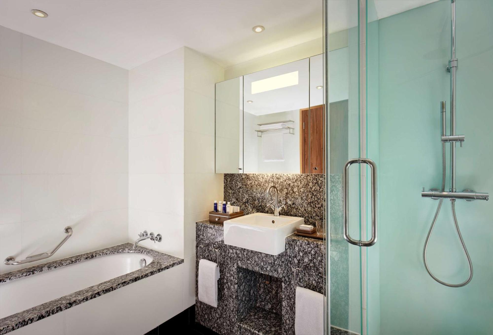 Penthouse Suite Family,1549778341:JPEG