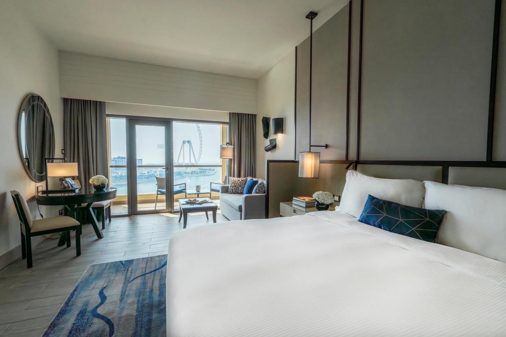 Cameră Ain Dubai cu vedere la mare şi balcon - pat king-size