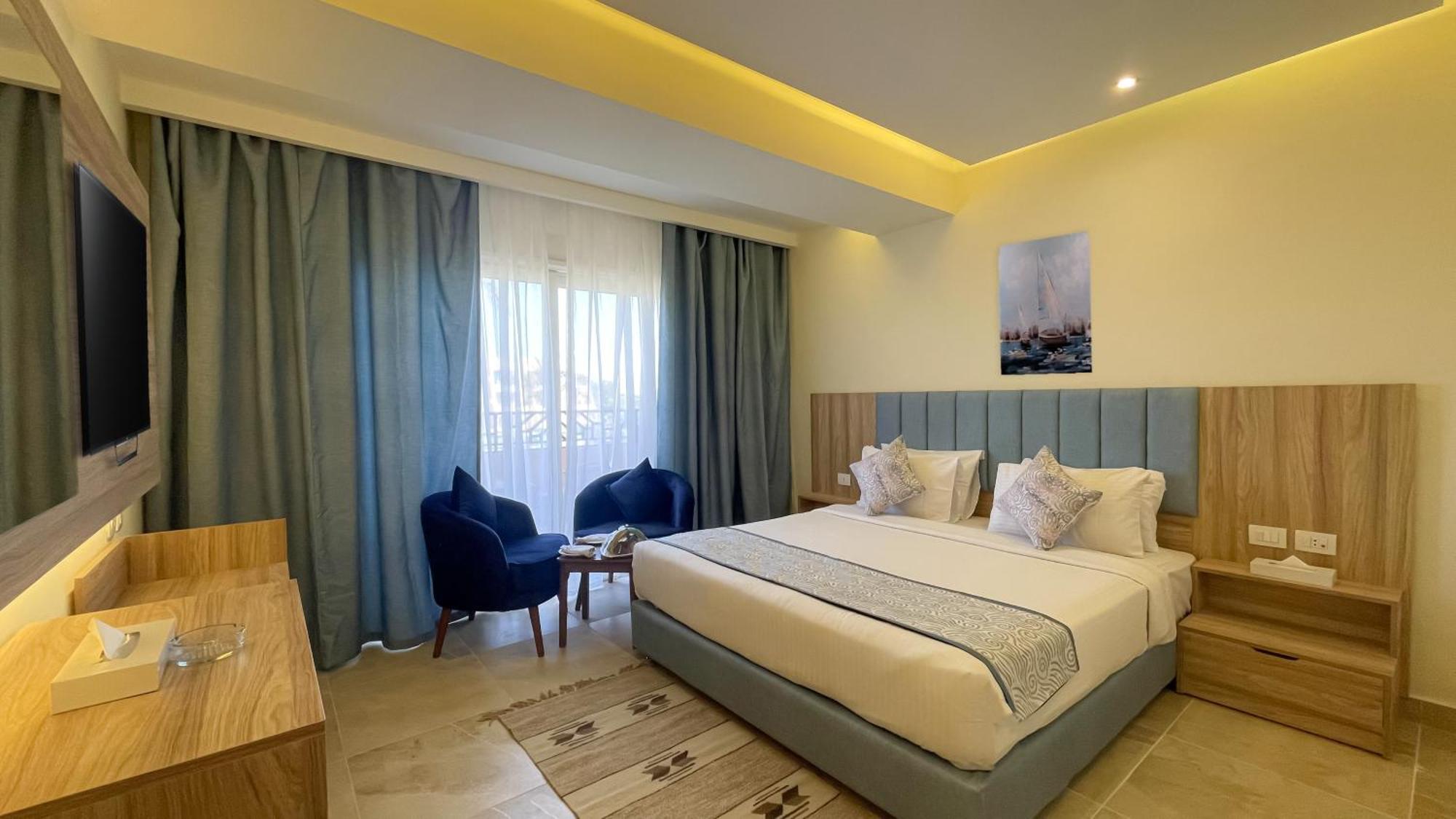 Cameră dublă sau twin Deluxe, cu vedere la piscină