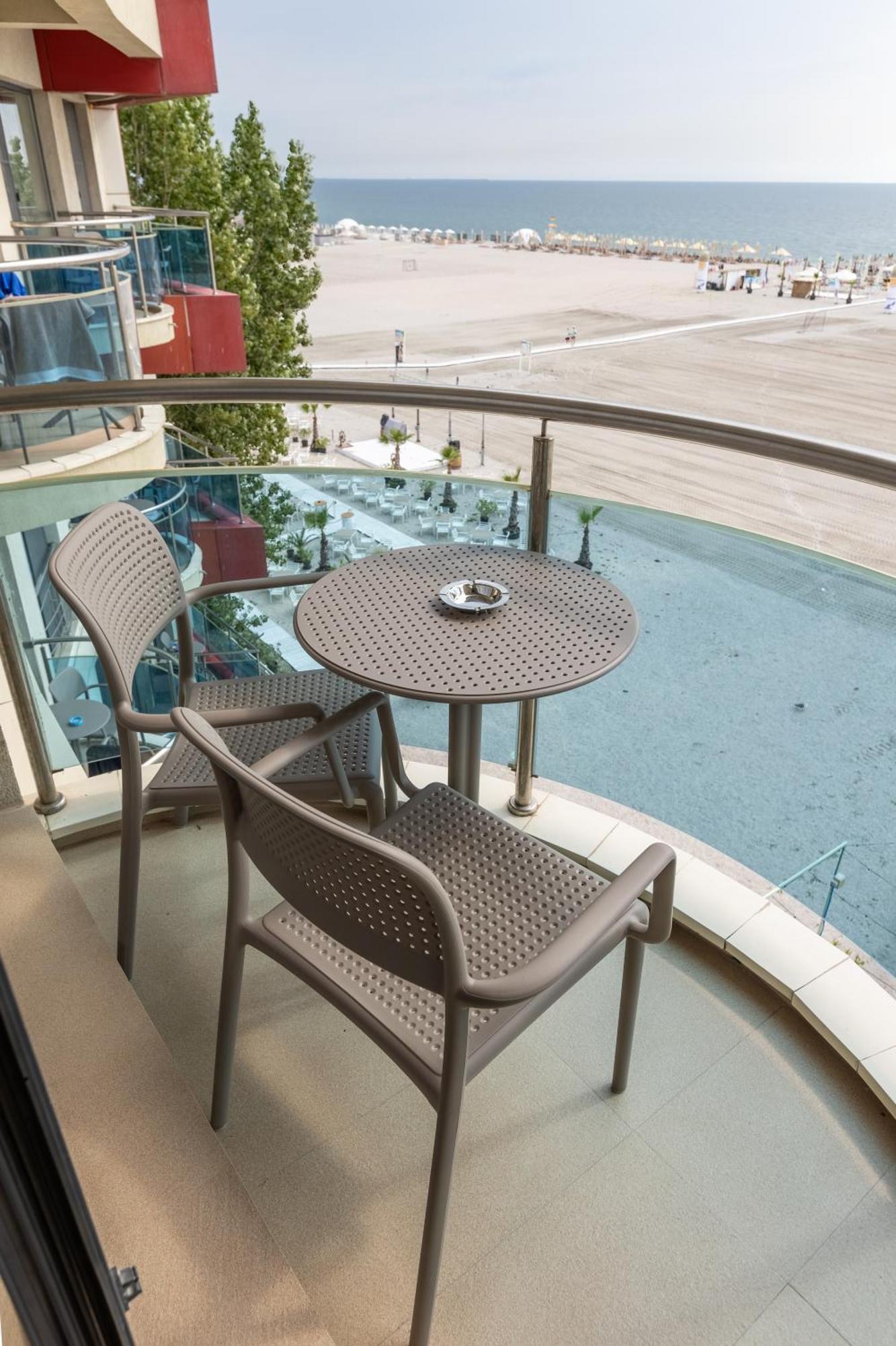 Apartament cu vedere la mare și acces gratuit la plaja privată