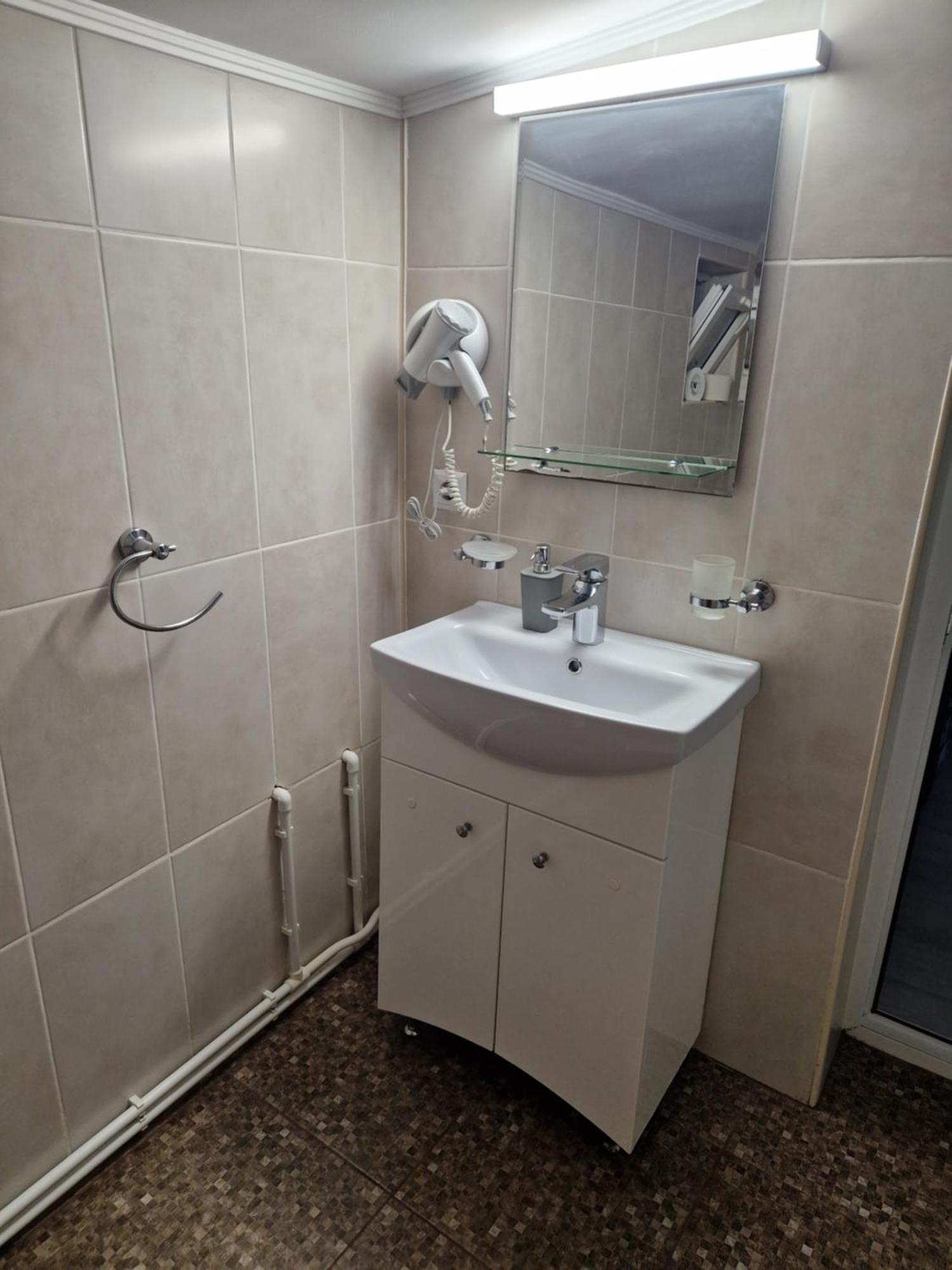 Cameră de familie cu baie privată