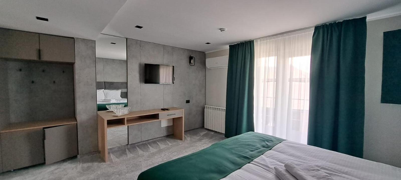 Cameră dublă Deluxe cu balcon