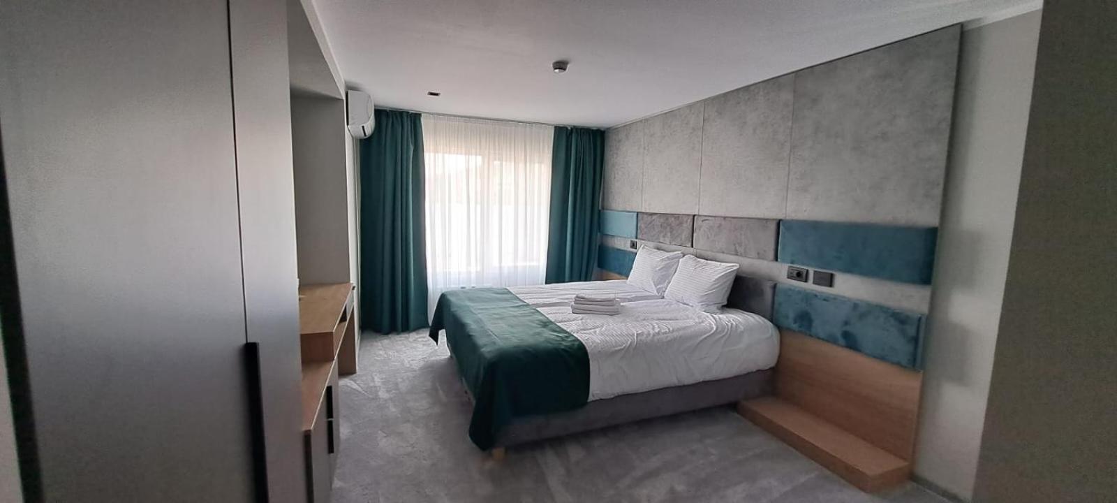 Double Room Lake View,1554796300:JPEG