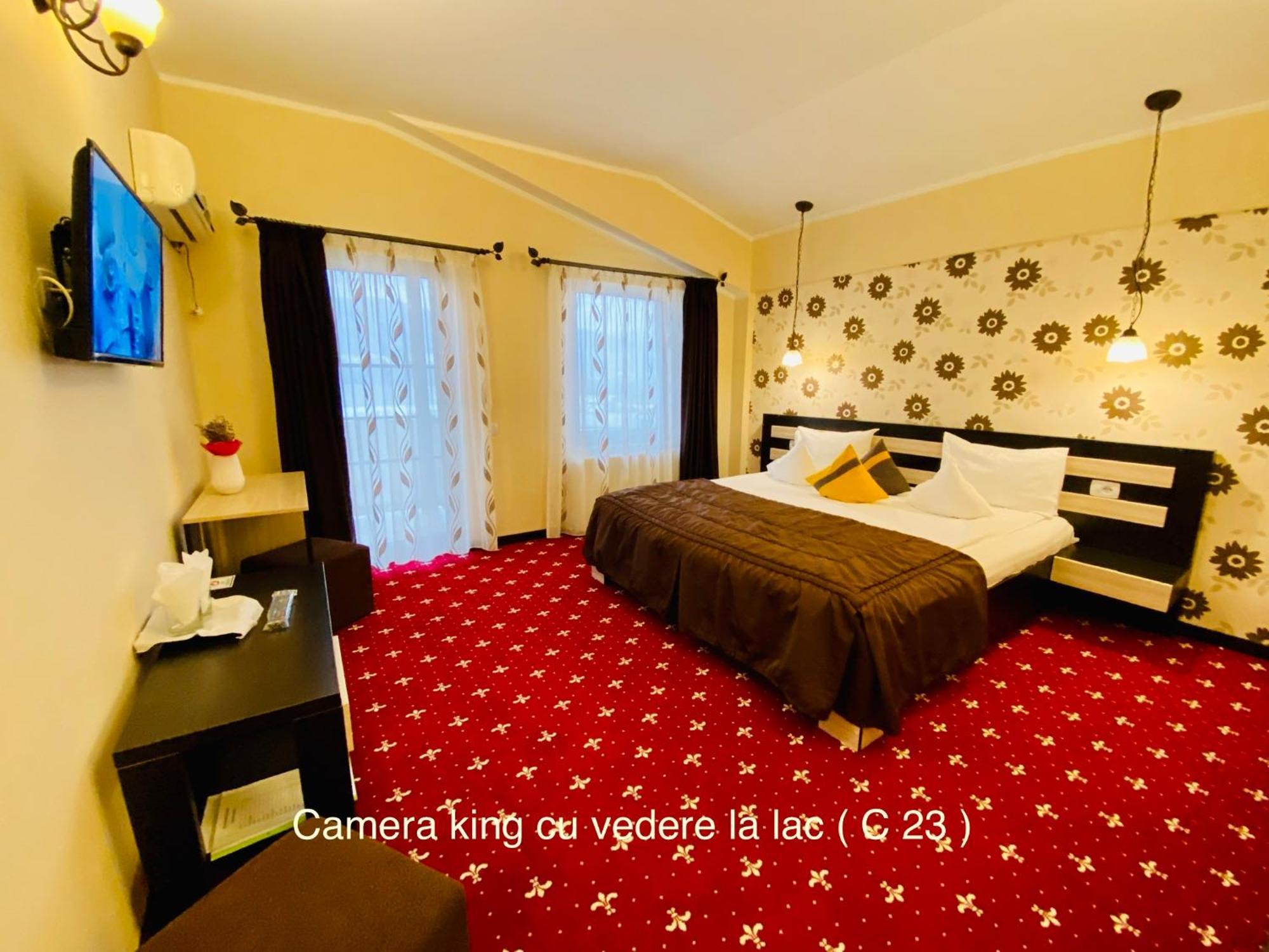King Room Lake View,1559485117:JPEG