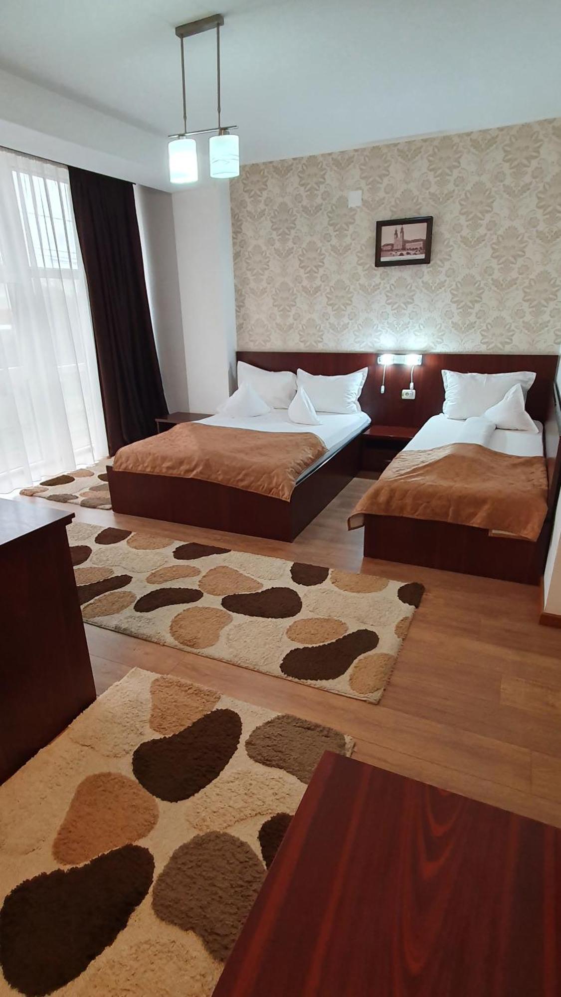 Cameră triplă
