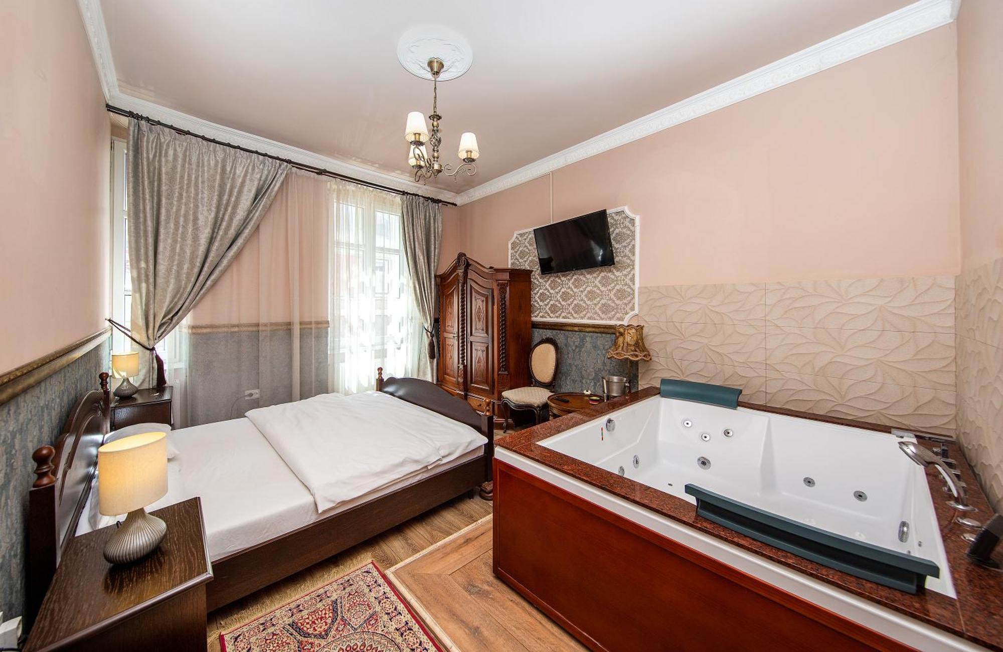 Cameră dublă Deluxe cu cadă