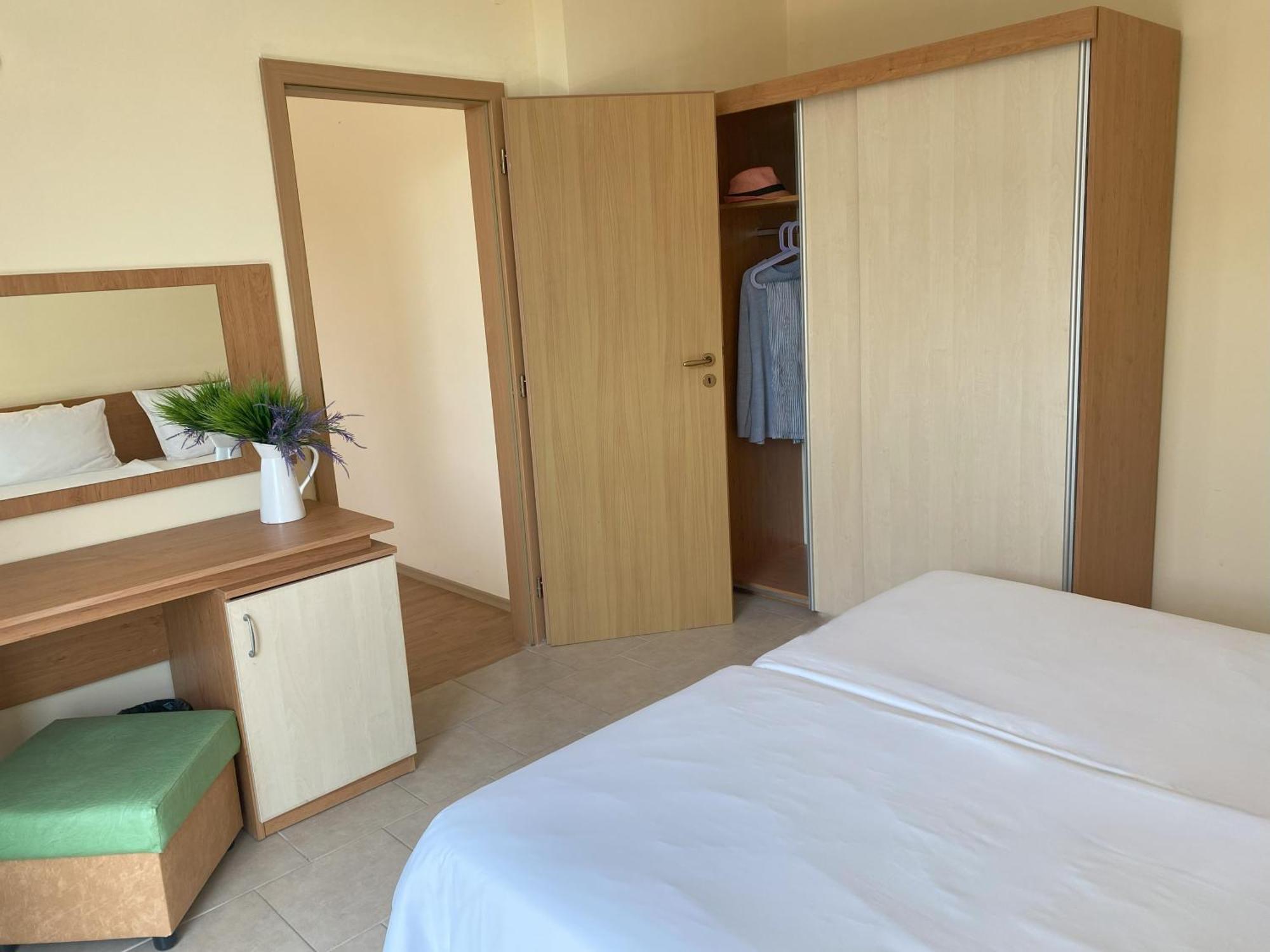 Apartment with Park View,1698077037:JPEG