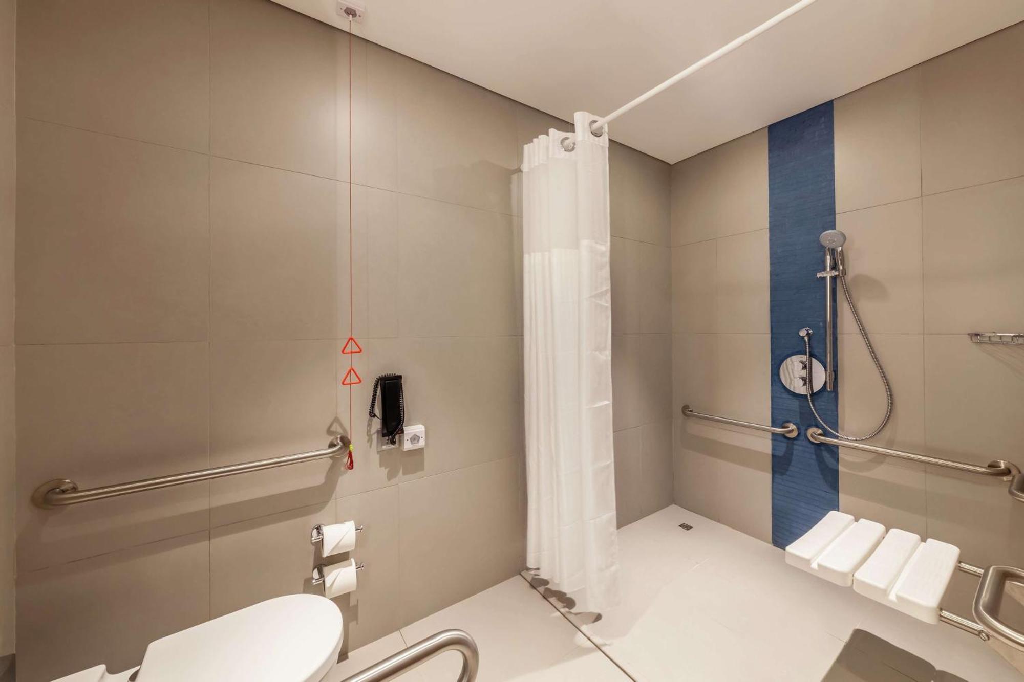 King Room Mobility Access,1546918558:JPEG