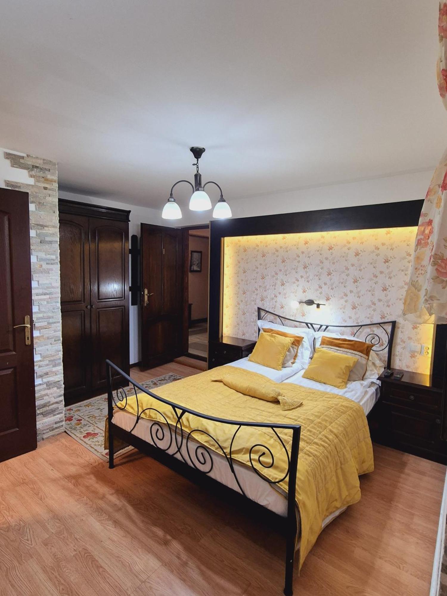 Standard Suite,1589591317:JPEG