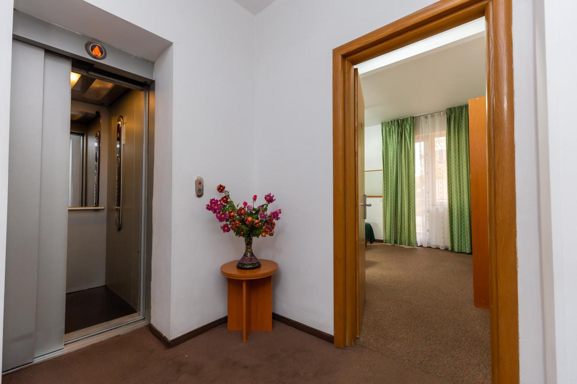 Room Selected at Check In,1596018229:JPEG