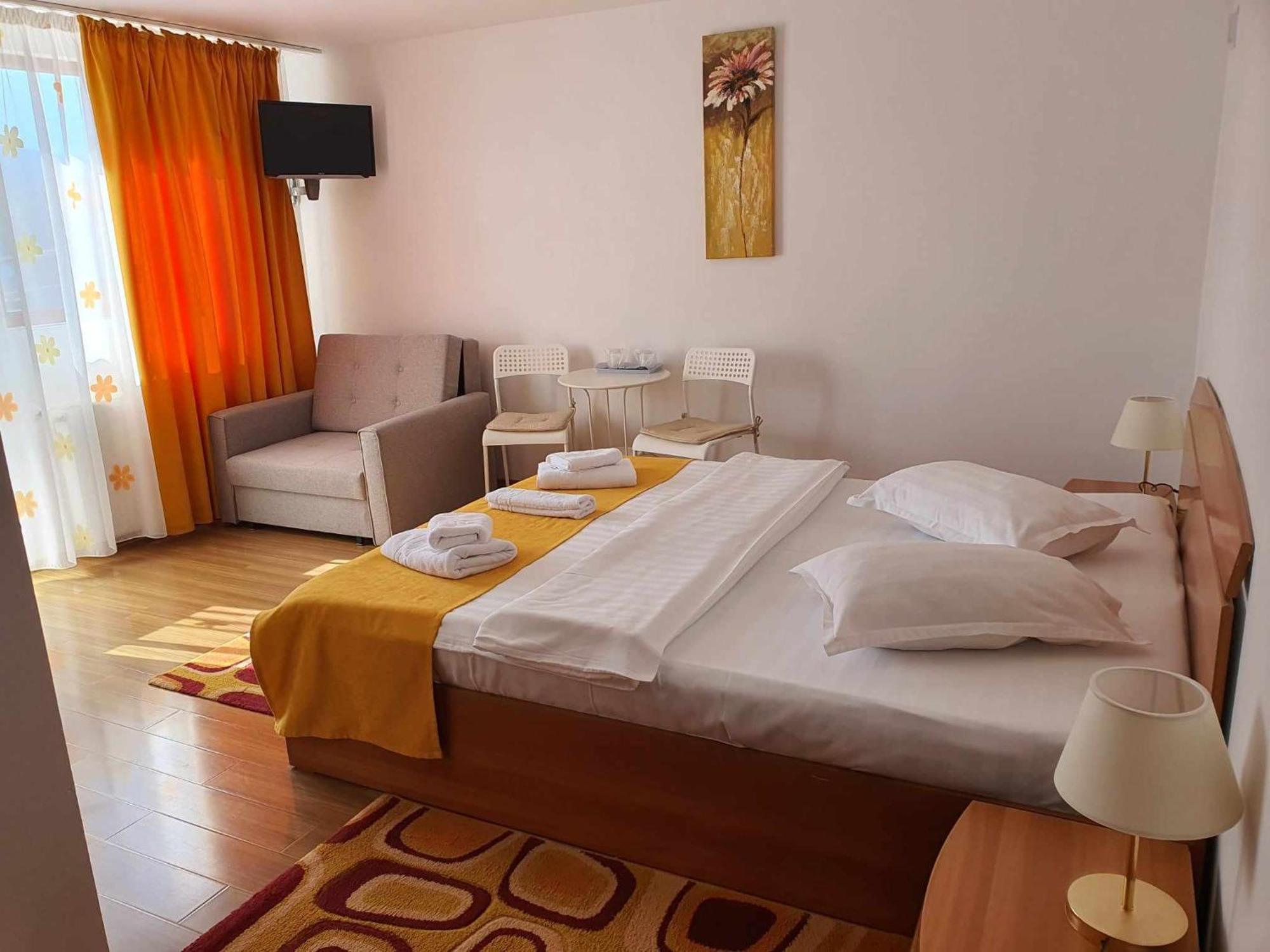 Cameră dublă cu balcon (3 adulți)