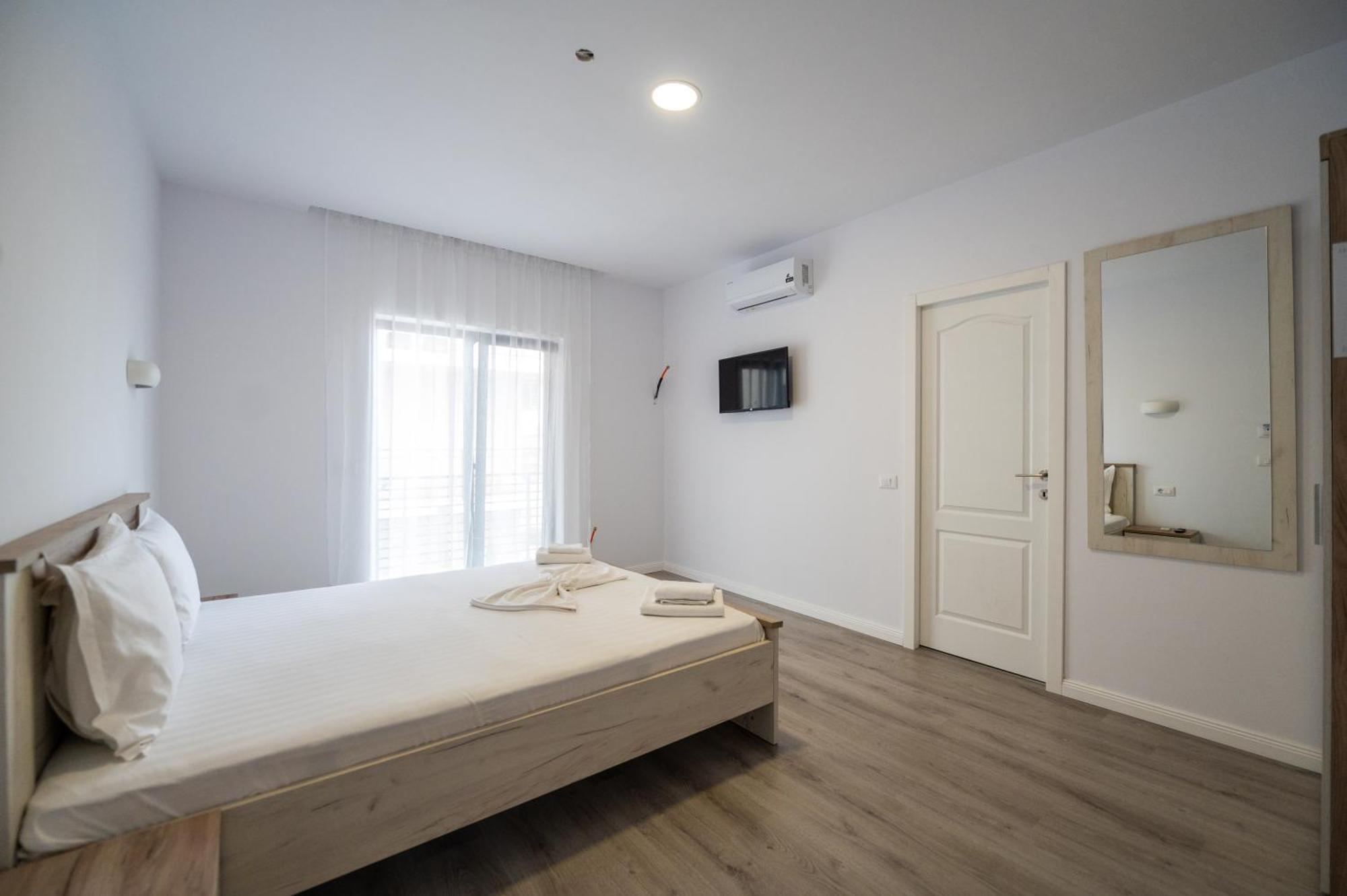 Cameră dublă Deluxe cu balcon