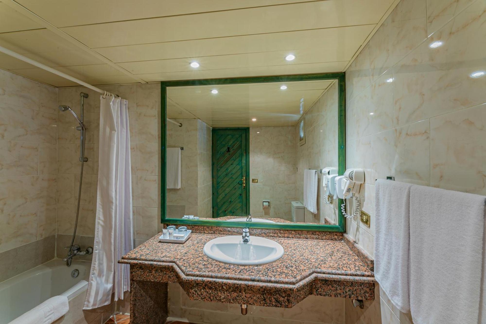 Azur Lagoon Room,1602337448:JPEG