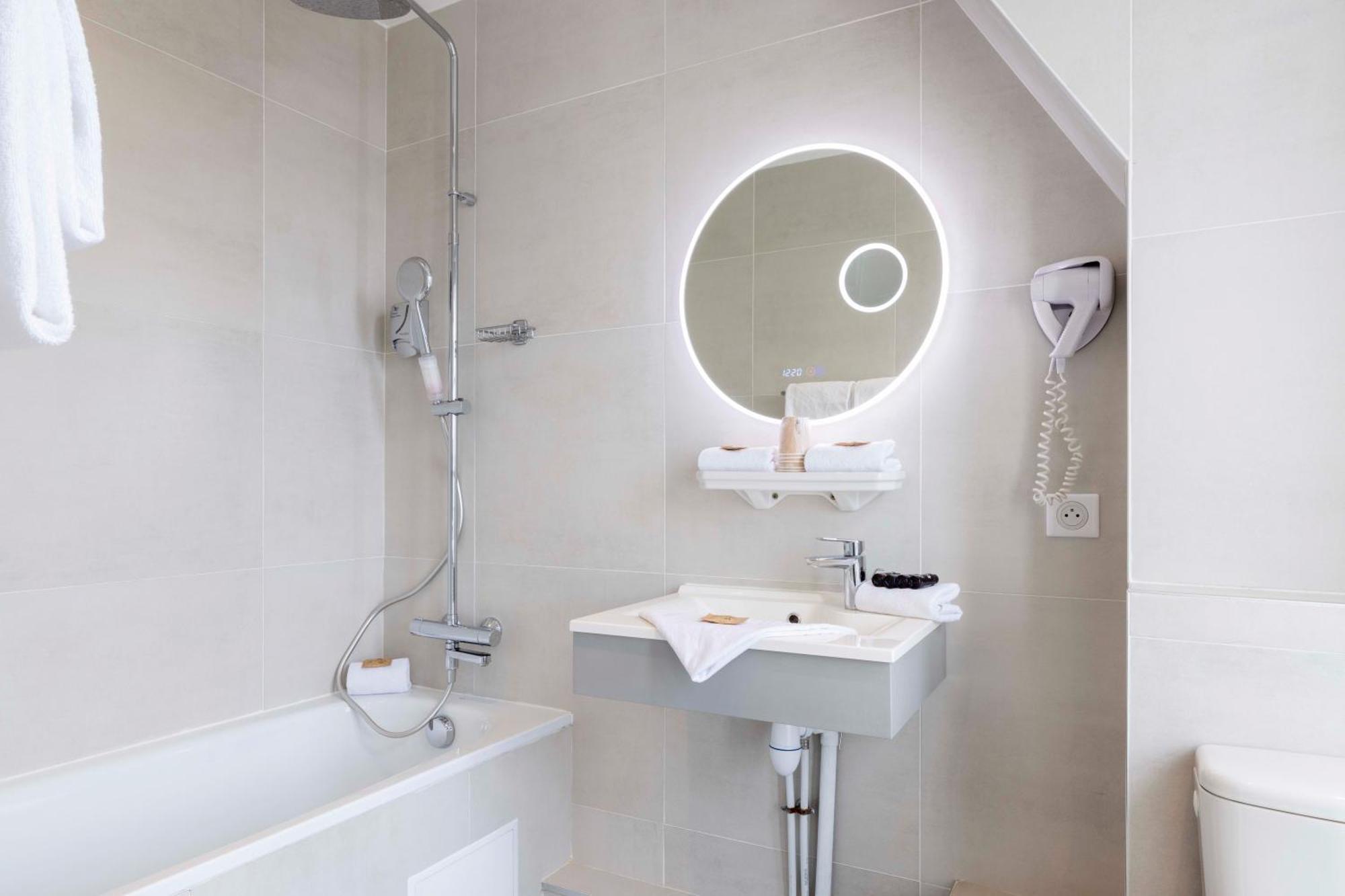 Quadruple Room with Tour Eiffel view