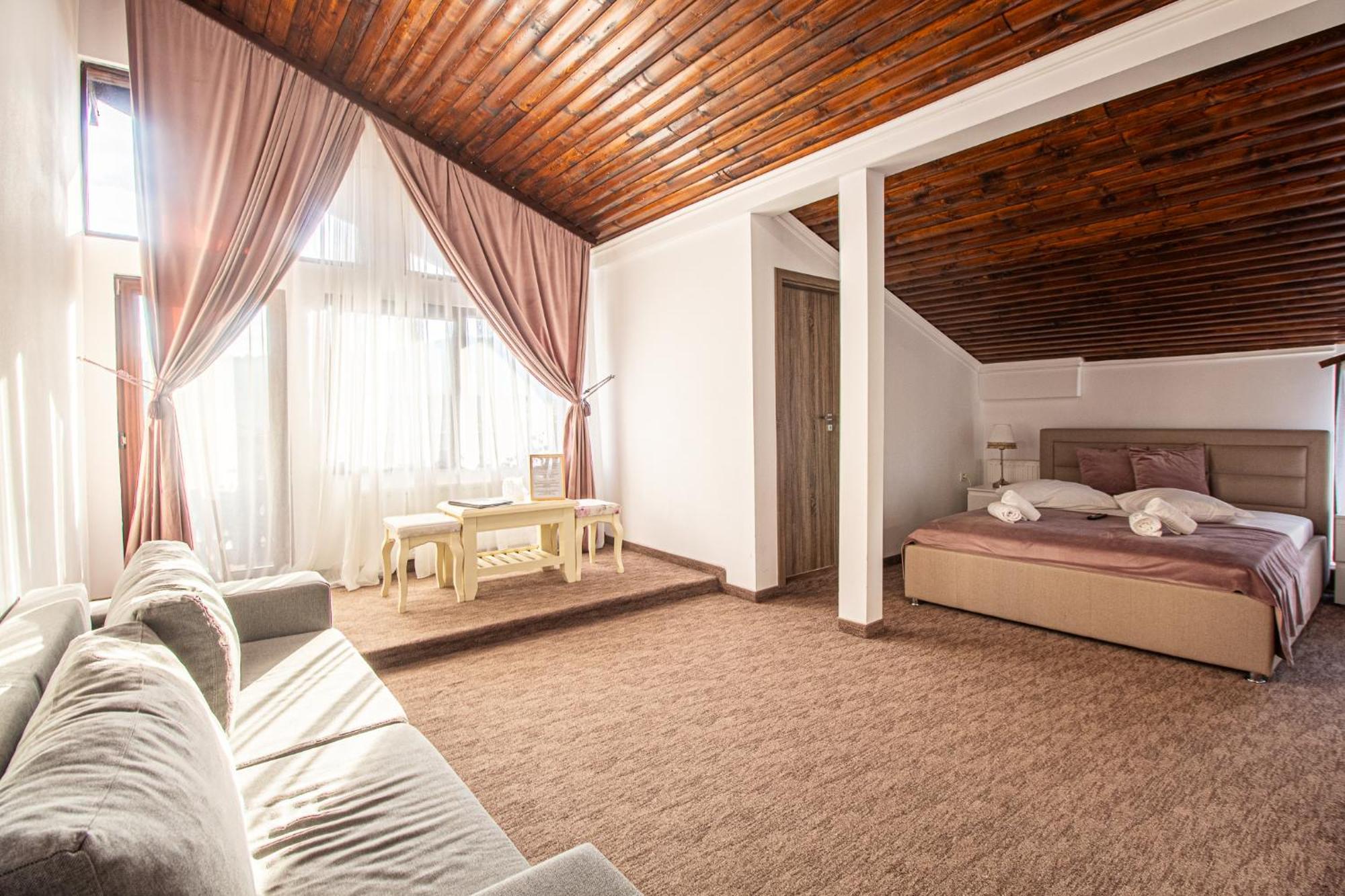 Cameră triplă cu vedere la munte