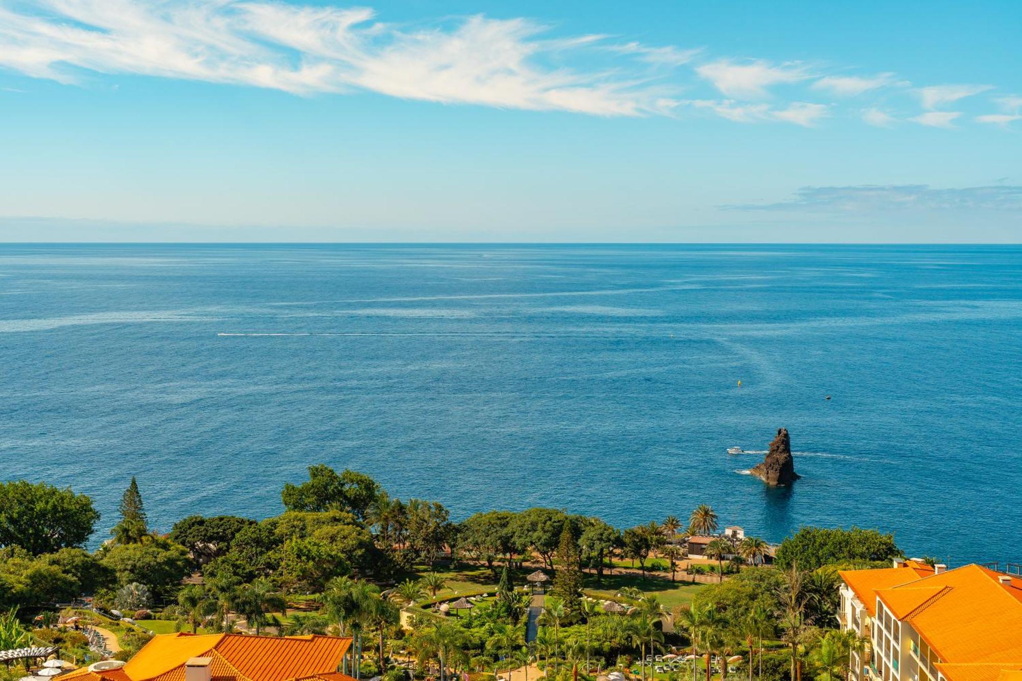 Cameră dublă sau twin superioară cu vedere la mare (3 adulţi)