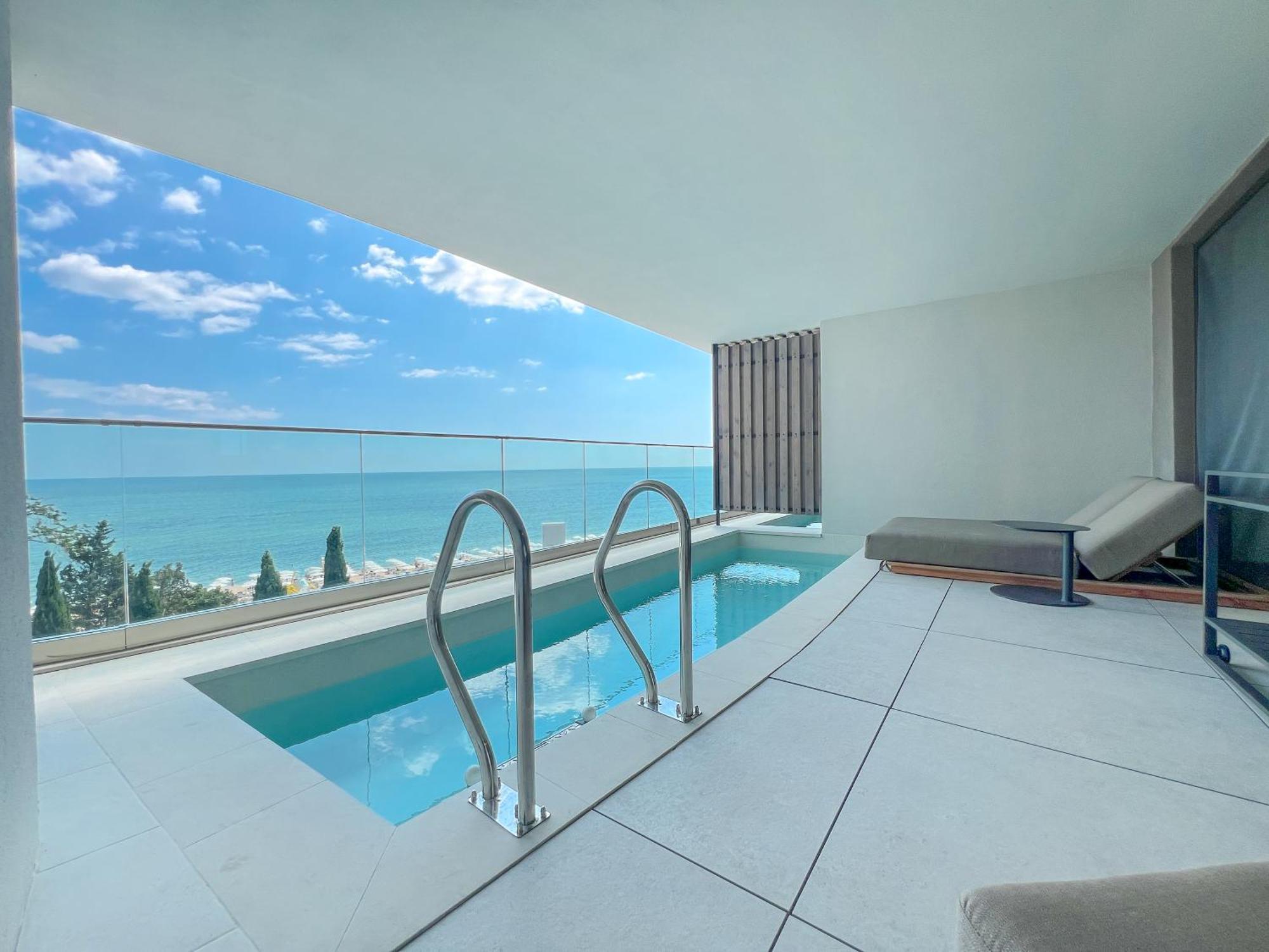 Suită Deluxe SWIM-UP (16+) cu vedere la mare și acces nelimitat la centrul spa Calma