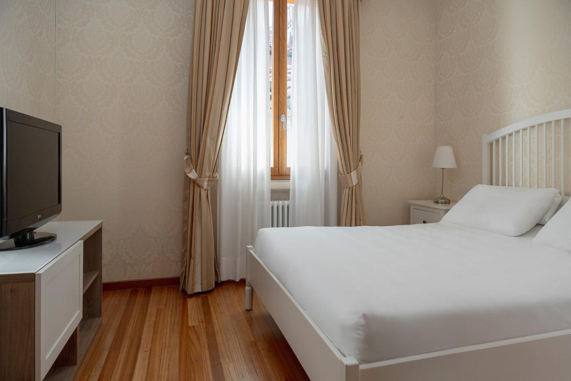 Apartament cu 2 dormitoare şi vedere la canal - Anexă