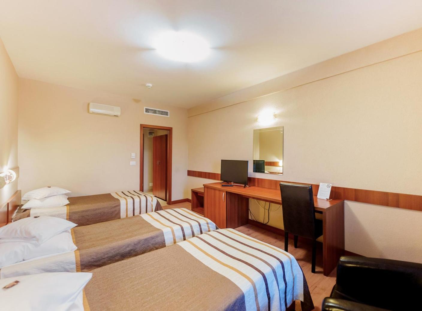 Cameră triplă cu balcon