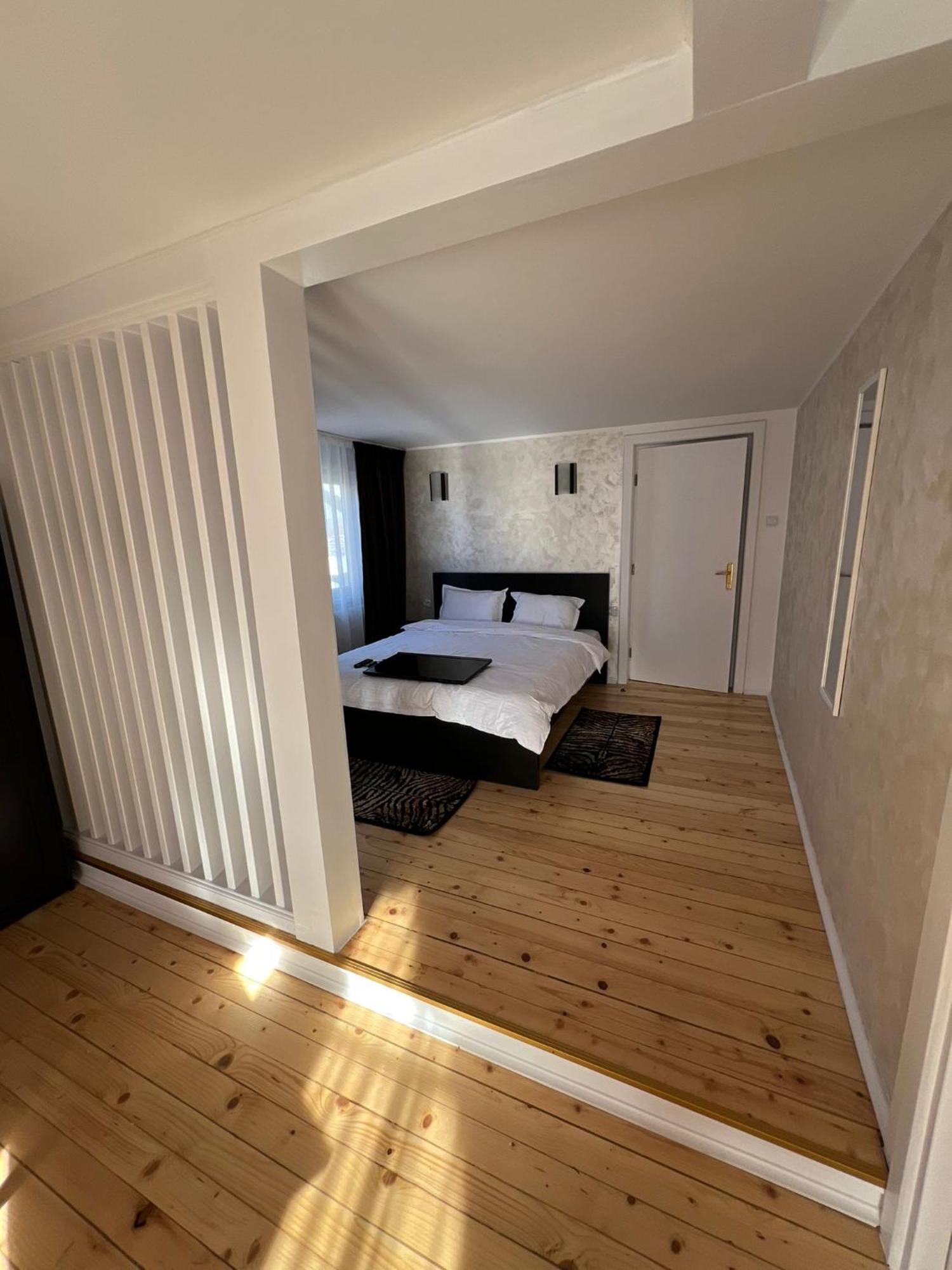 Cameră dublă Deluxe cu balcon