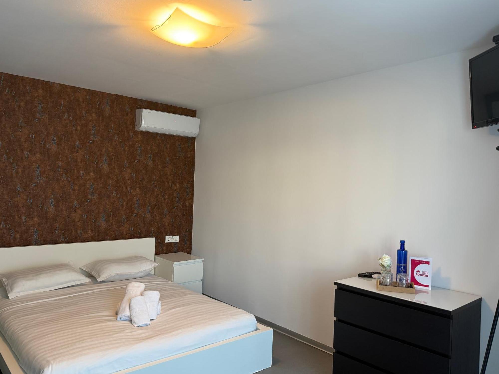 Deluxe Double Room,1647733432:JPEG