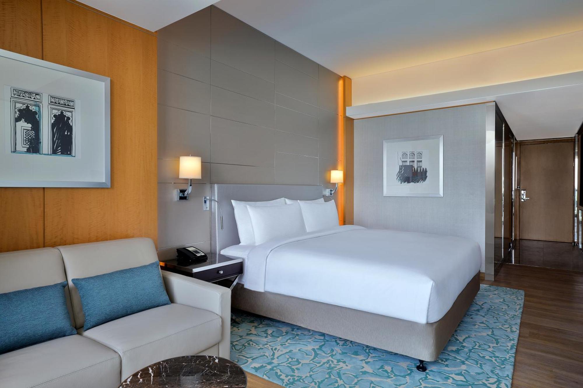 Cameră King Premium cu balcon şi vedere la mare