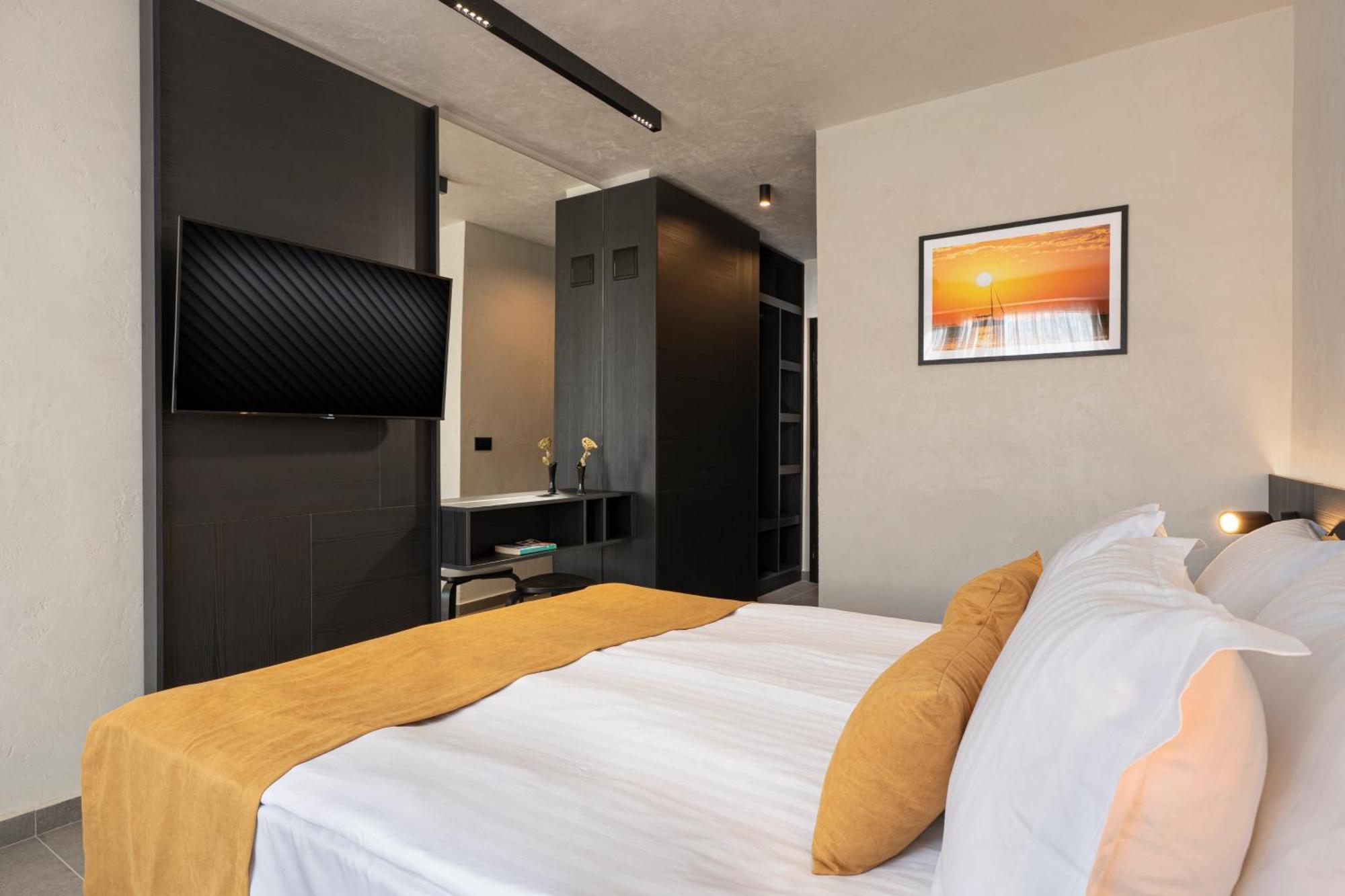 Double Room with Balcony and Street View - Fully Renovated