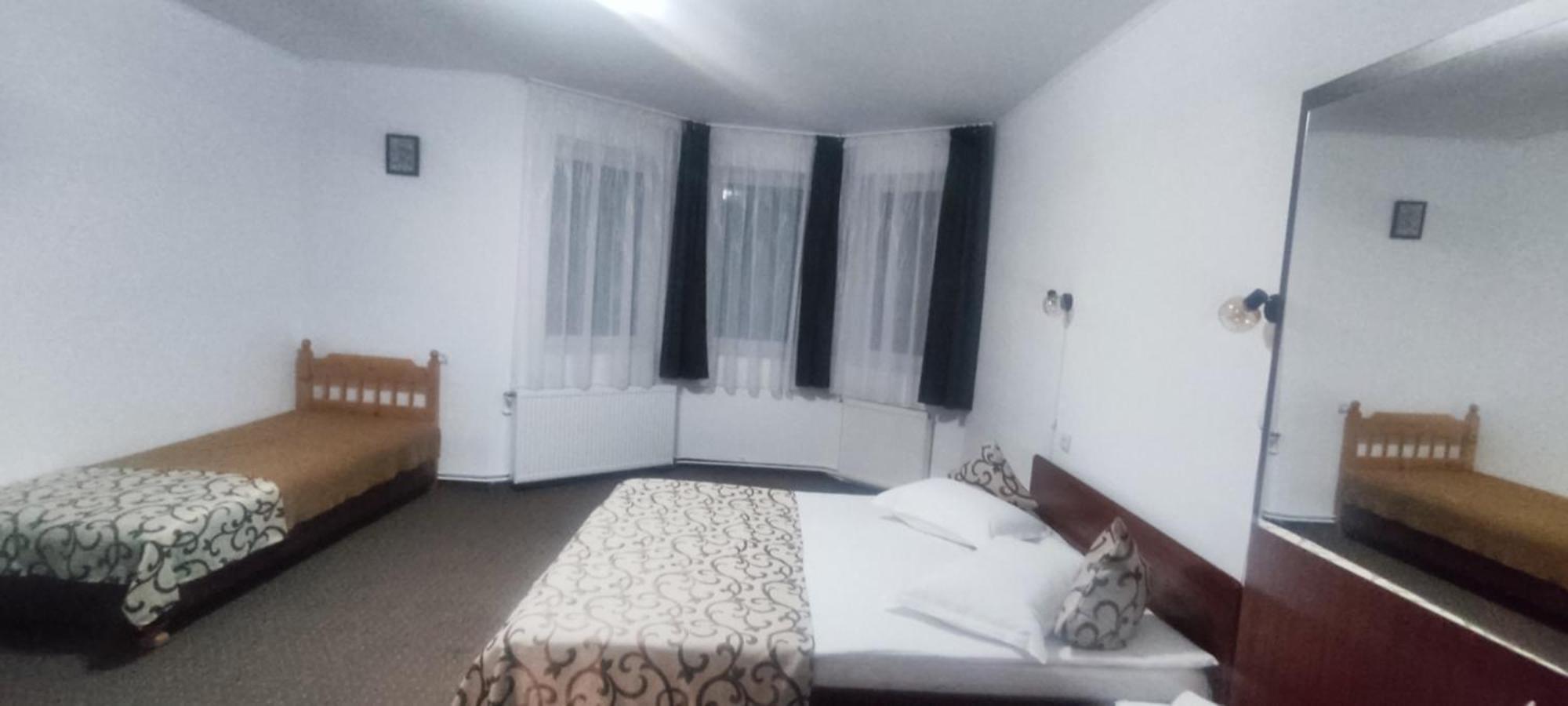 Cameră triplă