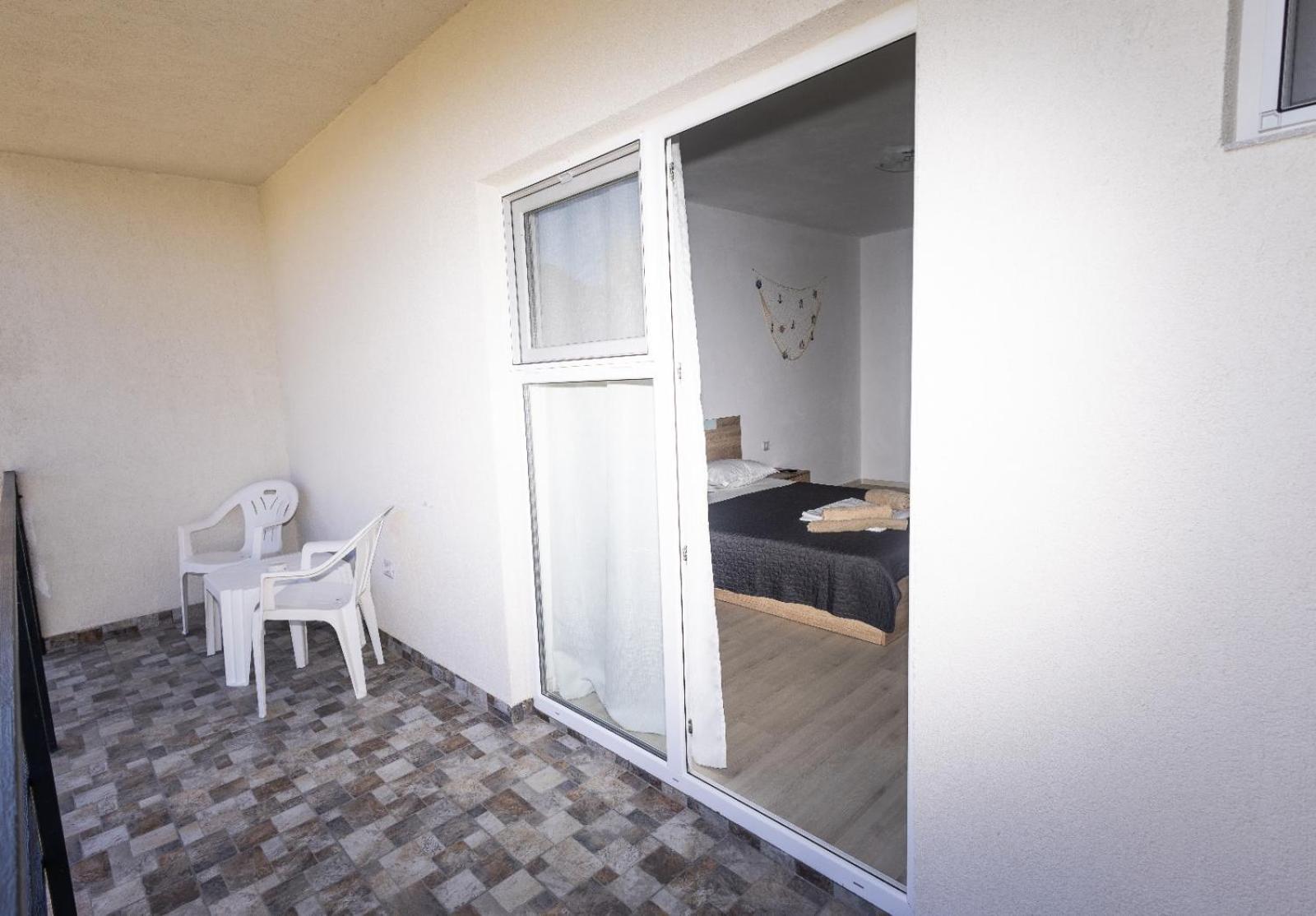 Cameră triplă cu balcon