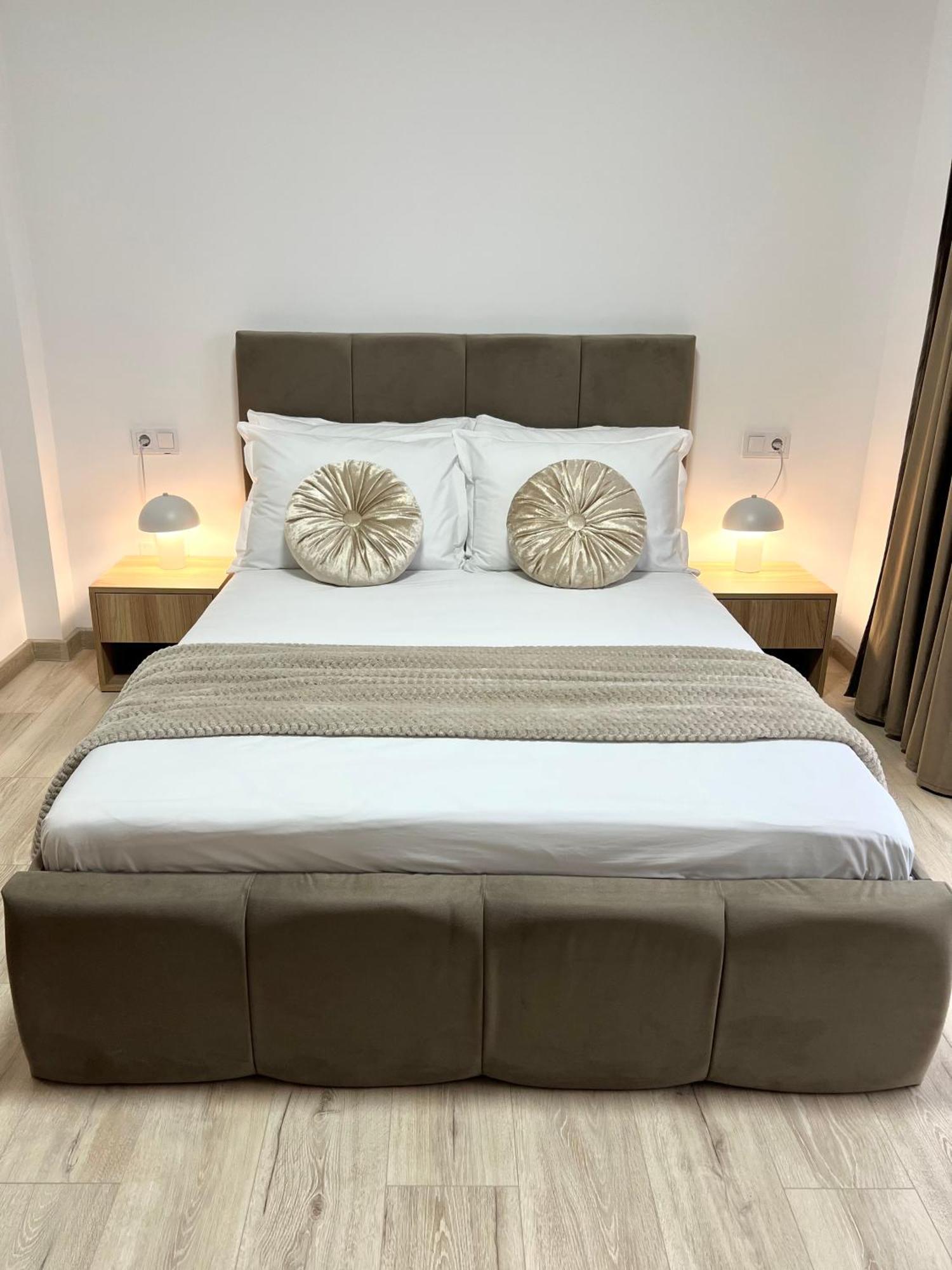 Apartament cu 1 dormitor, cu balcon şi vedere spre oraş