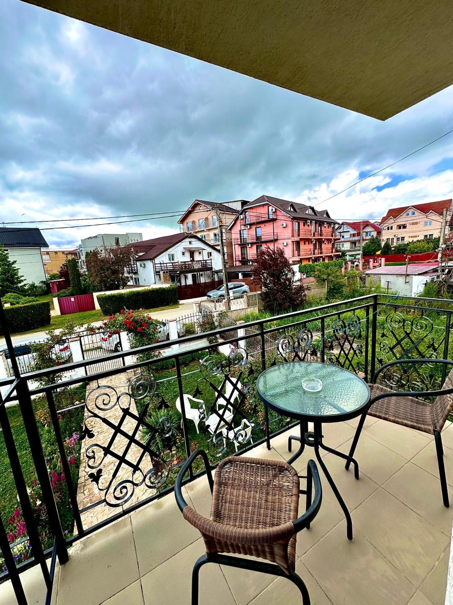 Cameră triplă cu balcon
