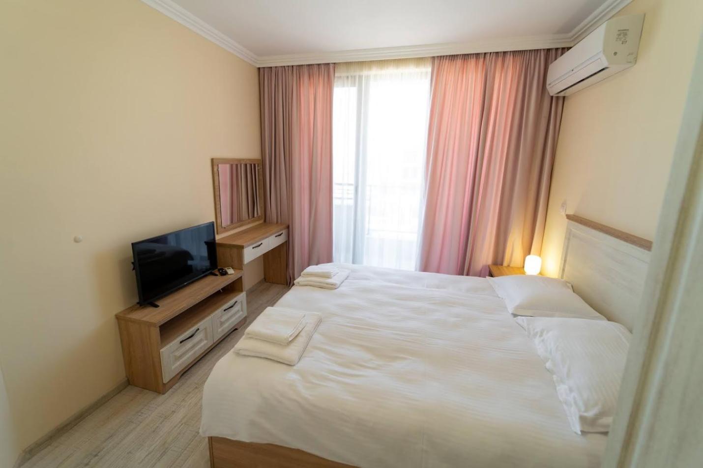 Apartament cu 2 dormitoare cu vedere parţială la mare (6 adulţi)
