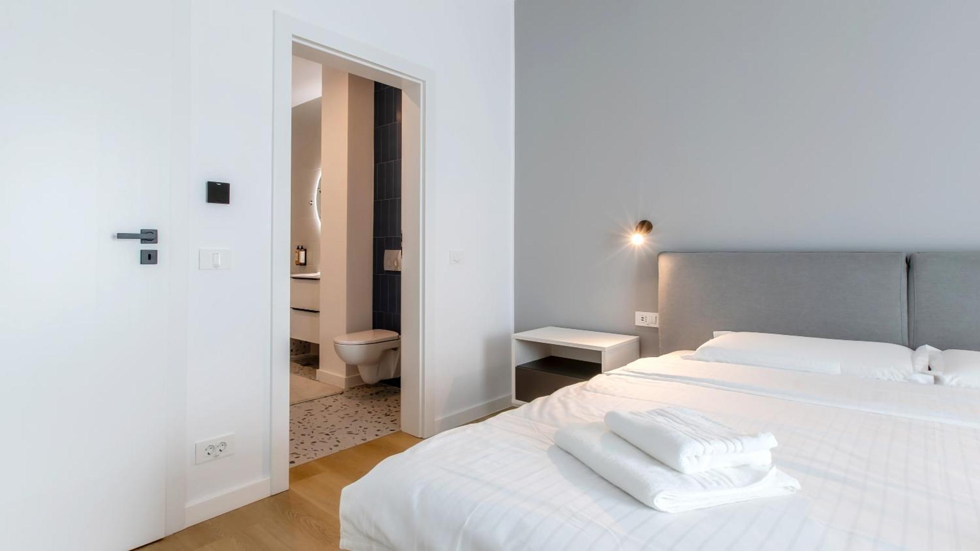 Apartament cu 1 dormitor cu balcon şi vedere spre mare