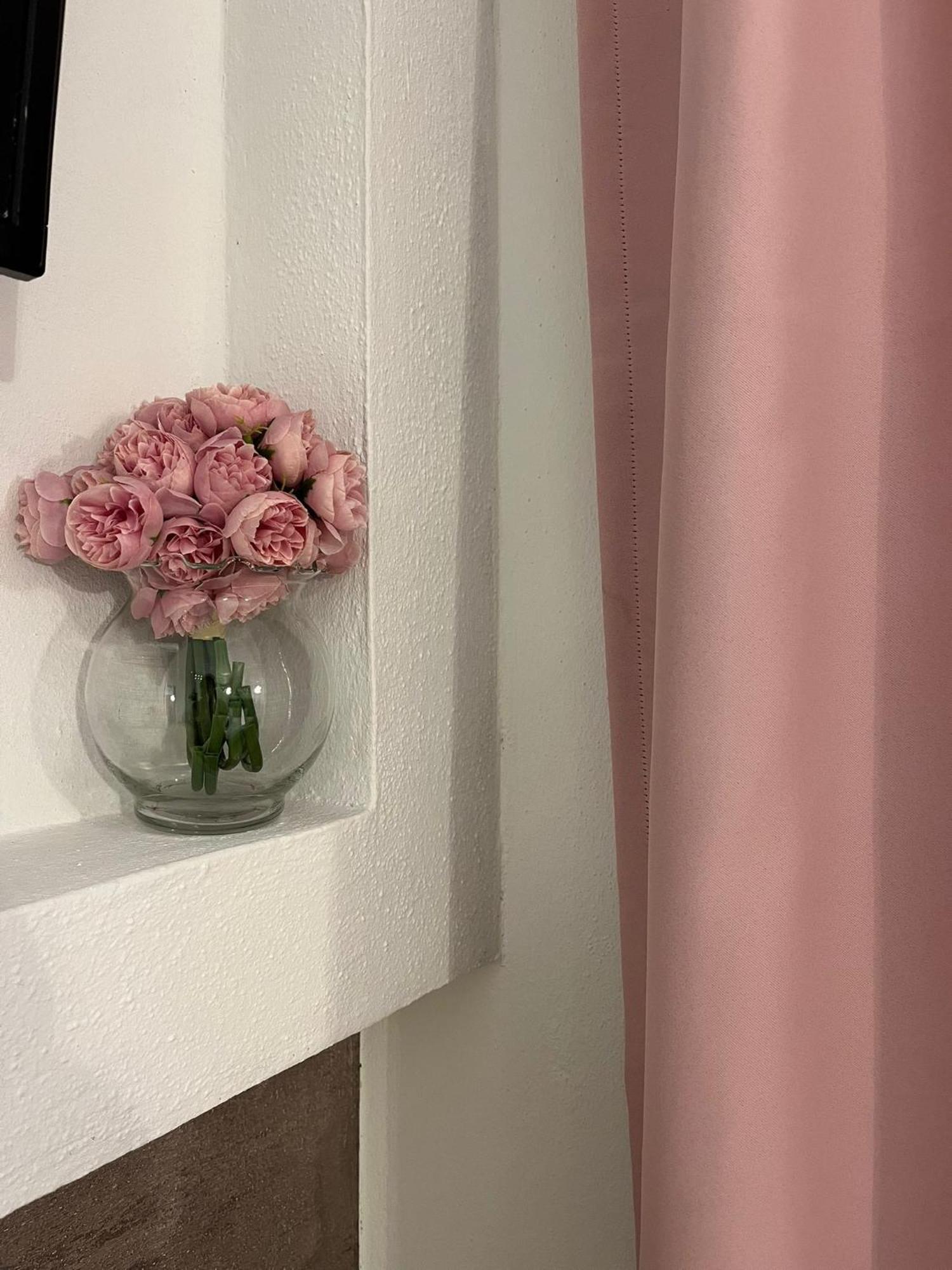 Apartament cu 2 dormitoare şi vedere la grădină.