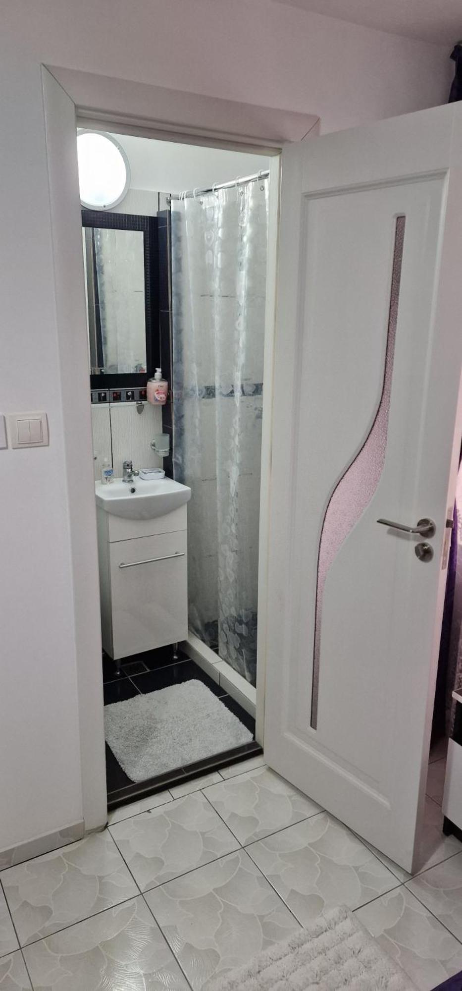 Cameră dublă cu baie privată