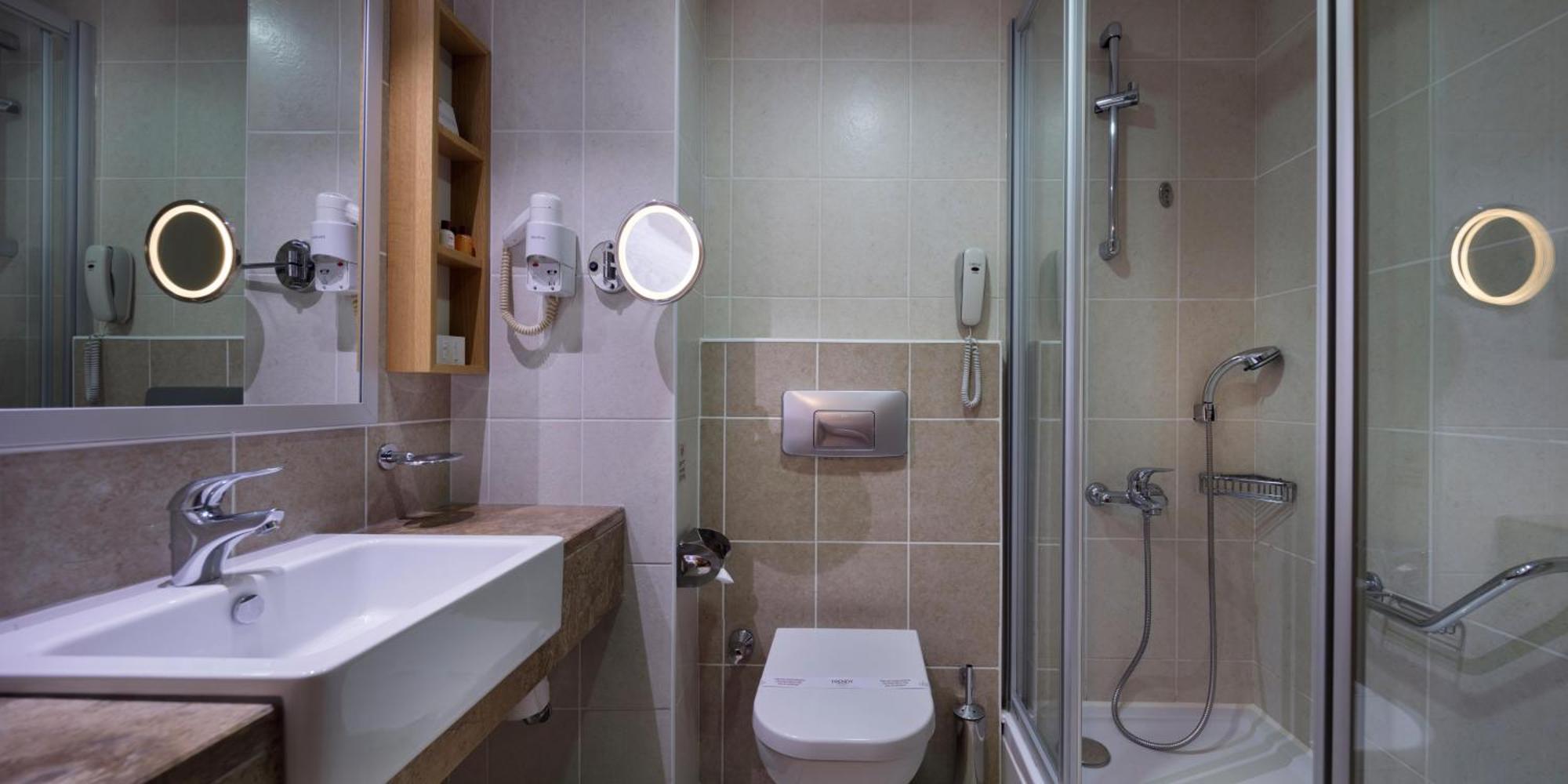 Cameră dublă sau twin standard cu vedere la mare