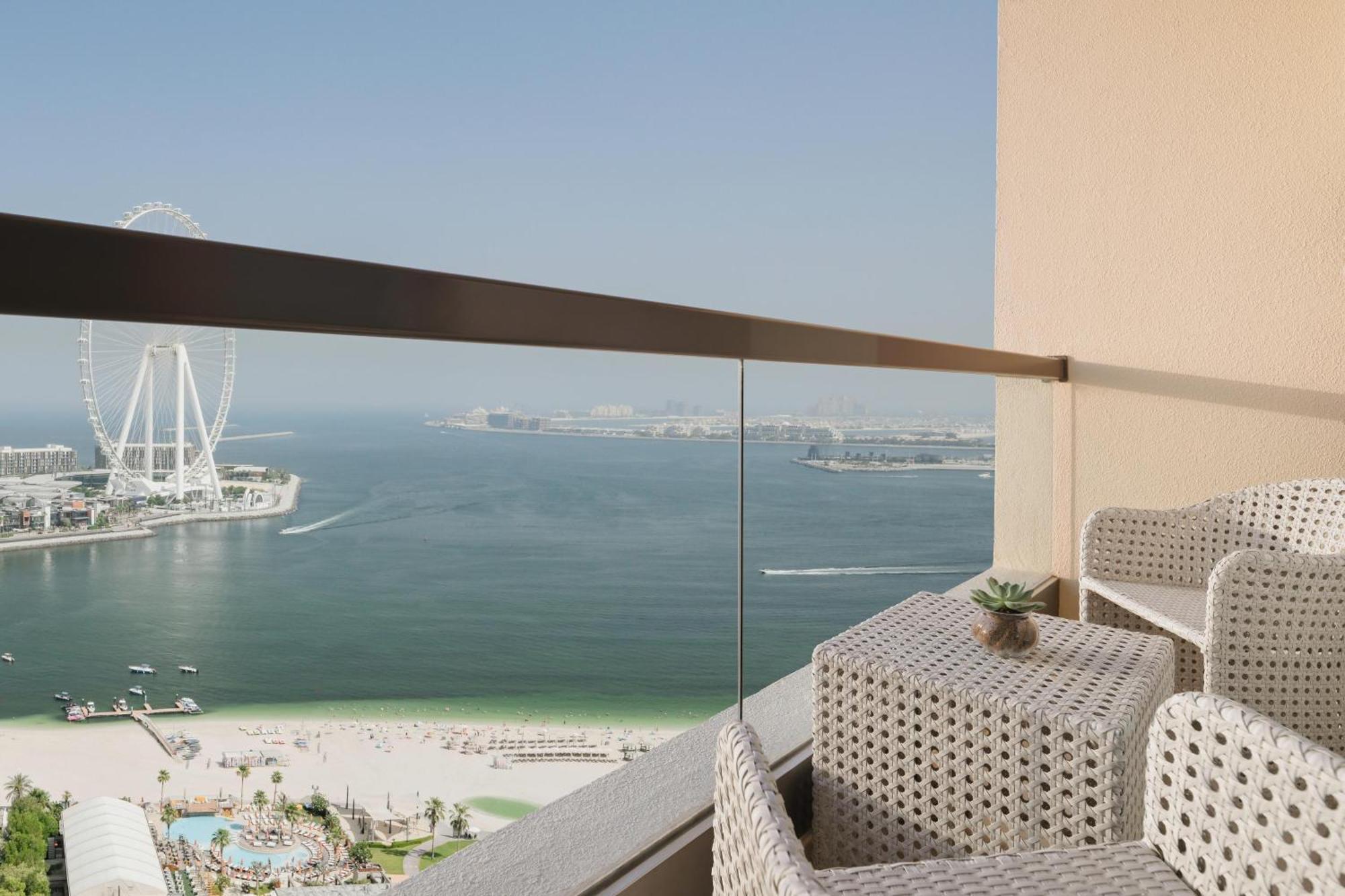 Cameră cu vedere la Ain Dubai cu balcon cu vedere completă la mare
