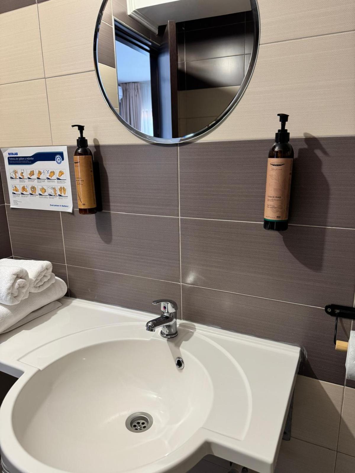 Triple Room Private Bathroom,1658098261:JPEG