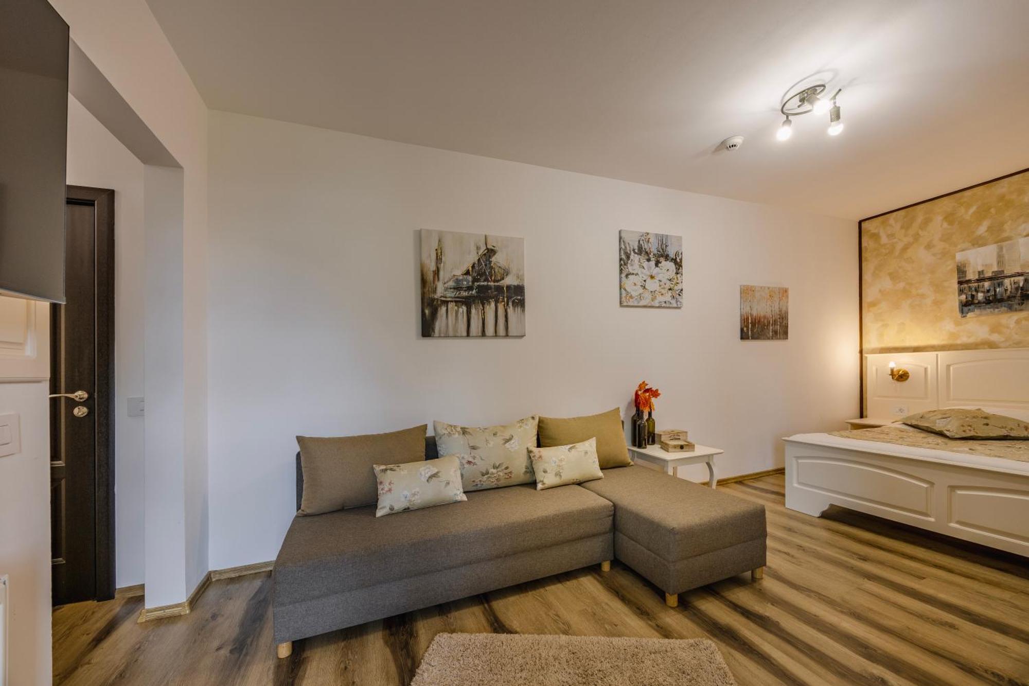 Cameră triplă