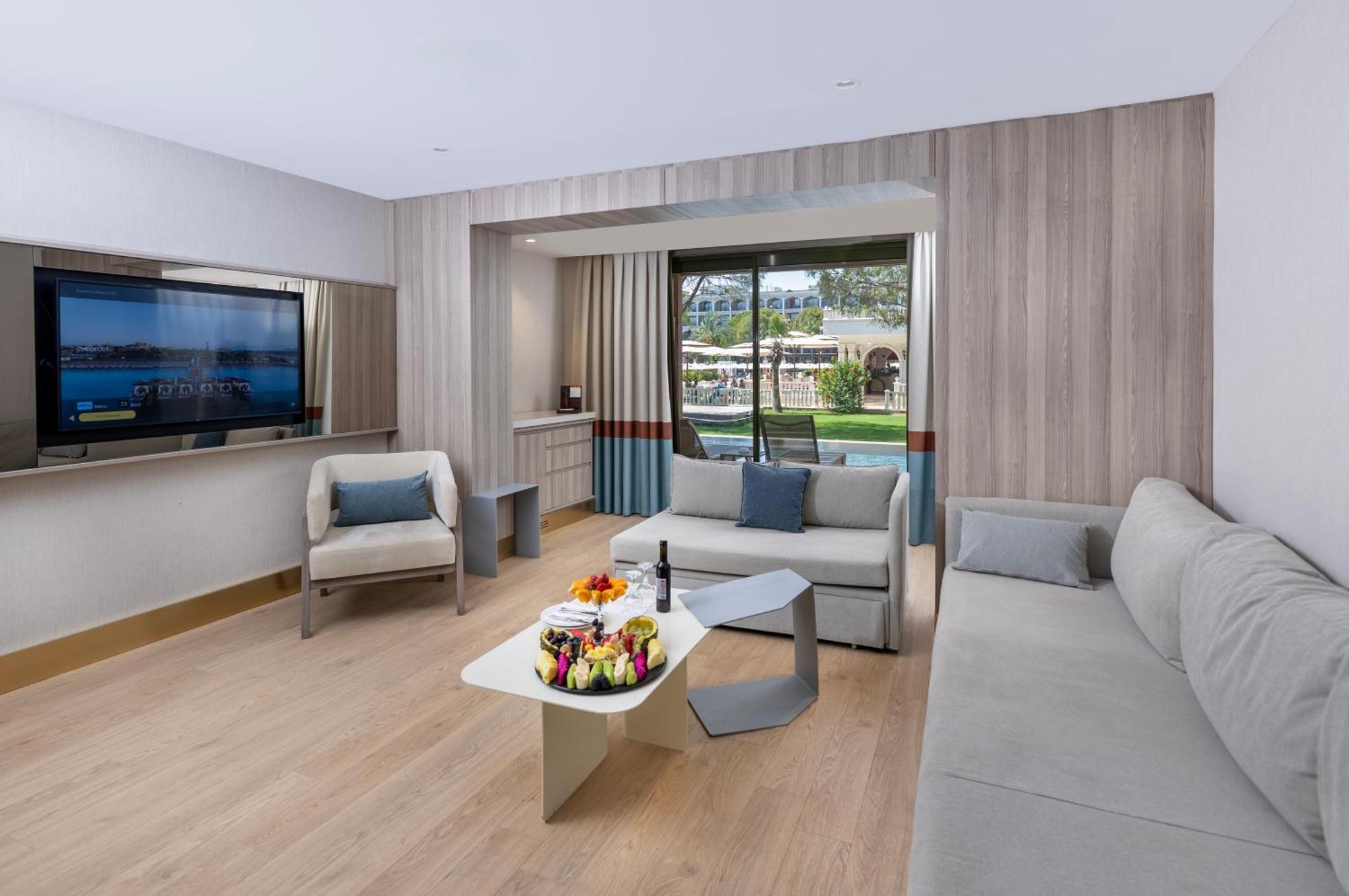 Swim-up Suite