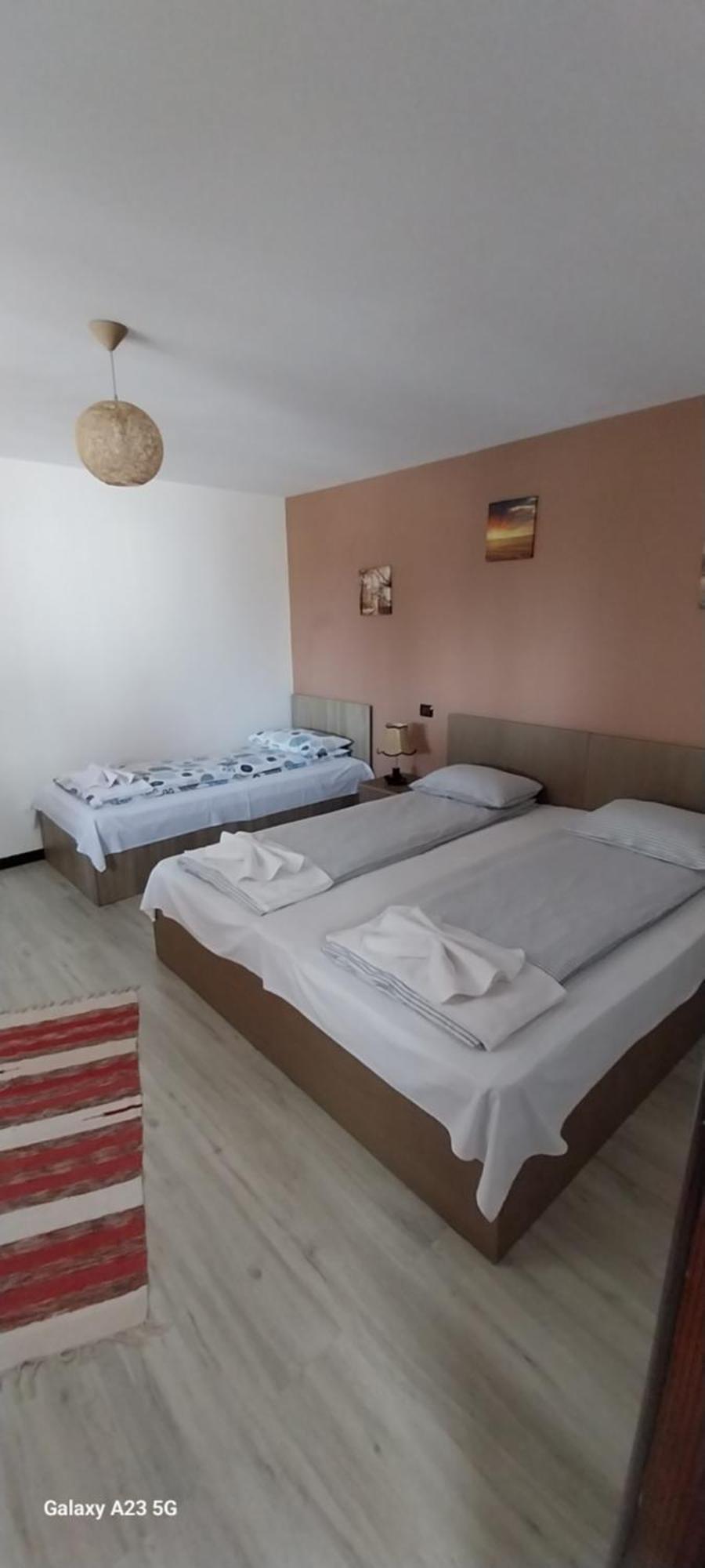 Cameră triplă