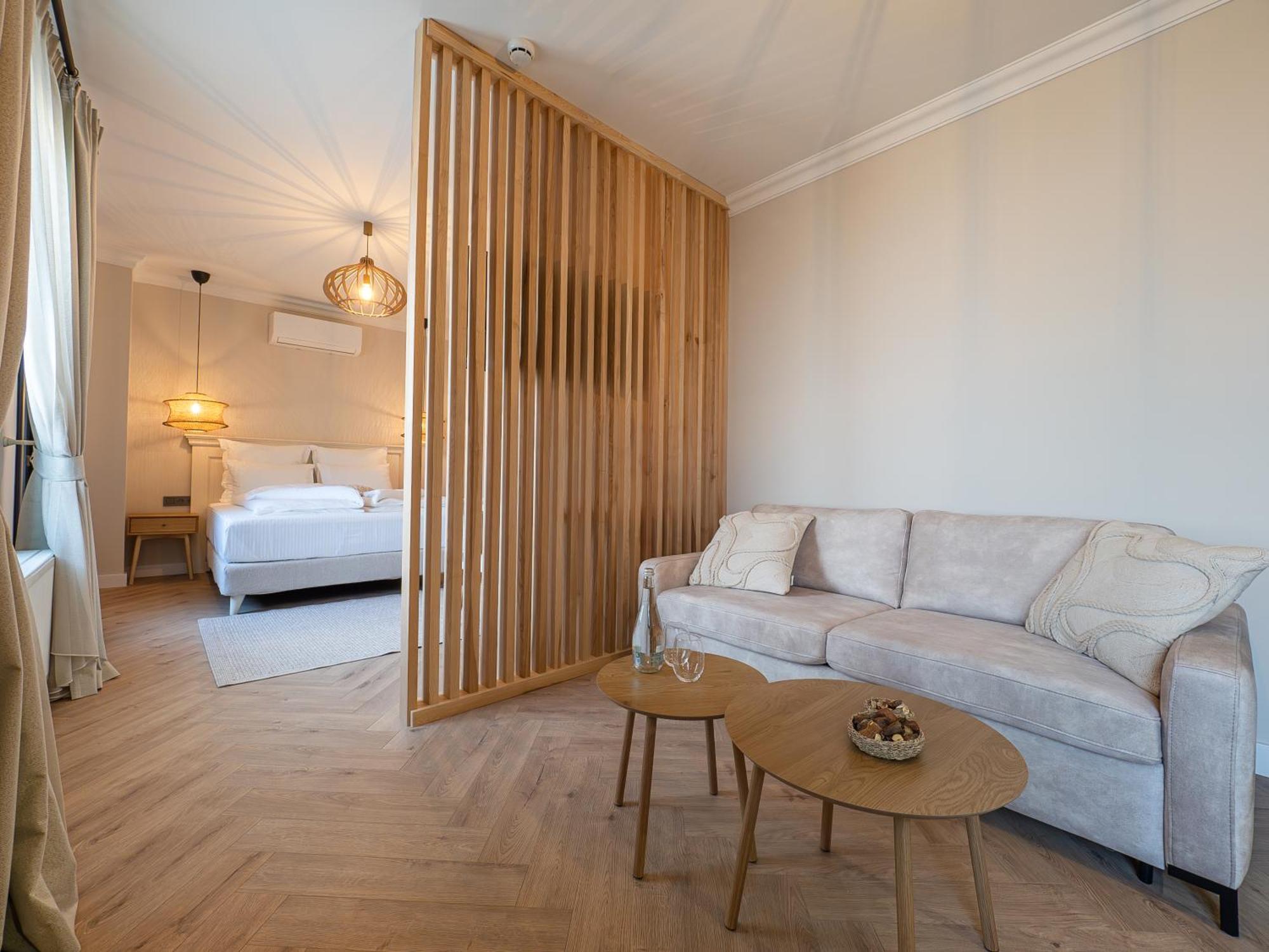 Suite Terrace,1727972504:JPEG