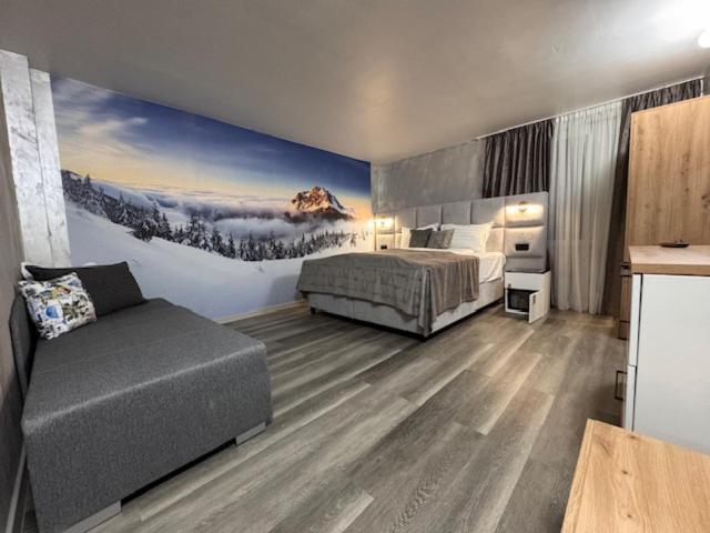 Deluxe Family Room,1739706636:JPEG