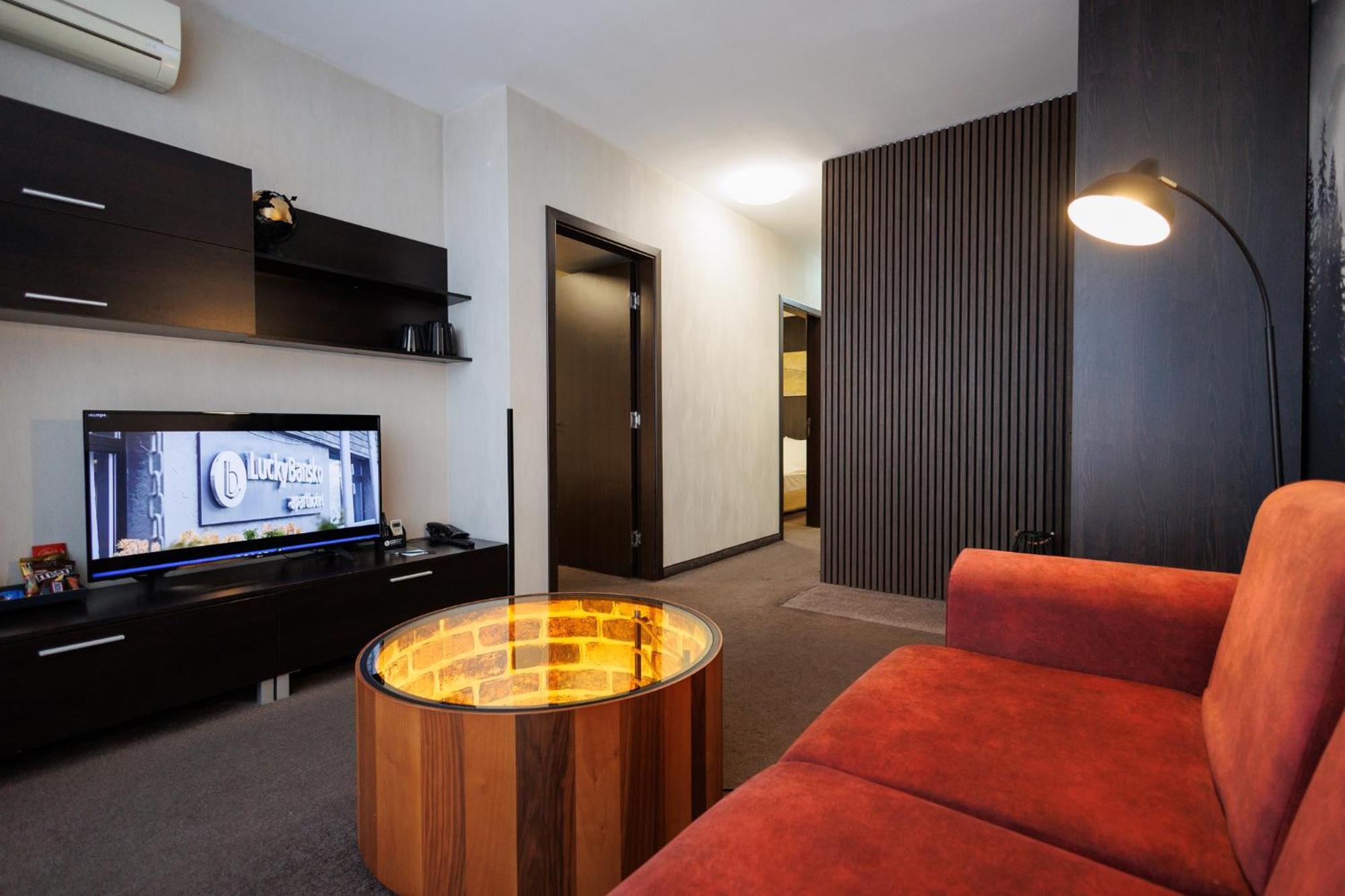 Apartament cu 2 dormitoare (4 adulţi + 1 copil)